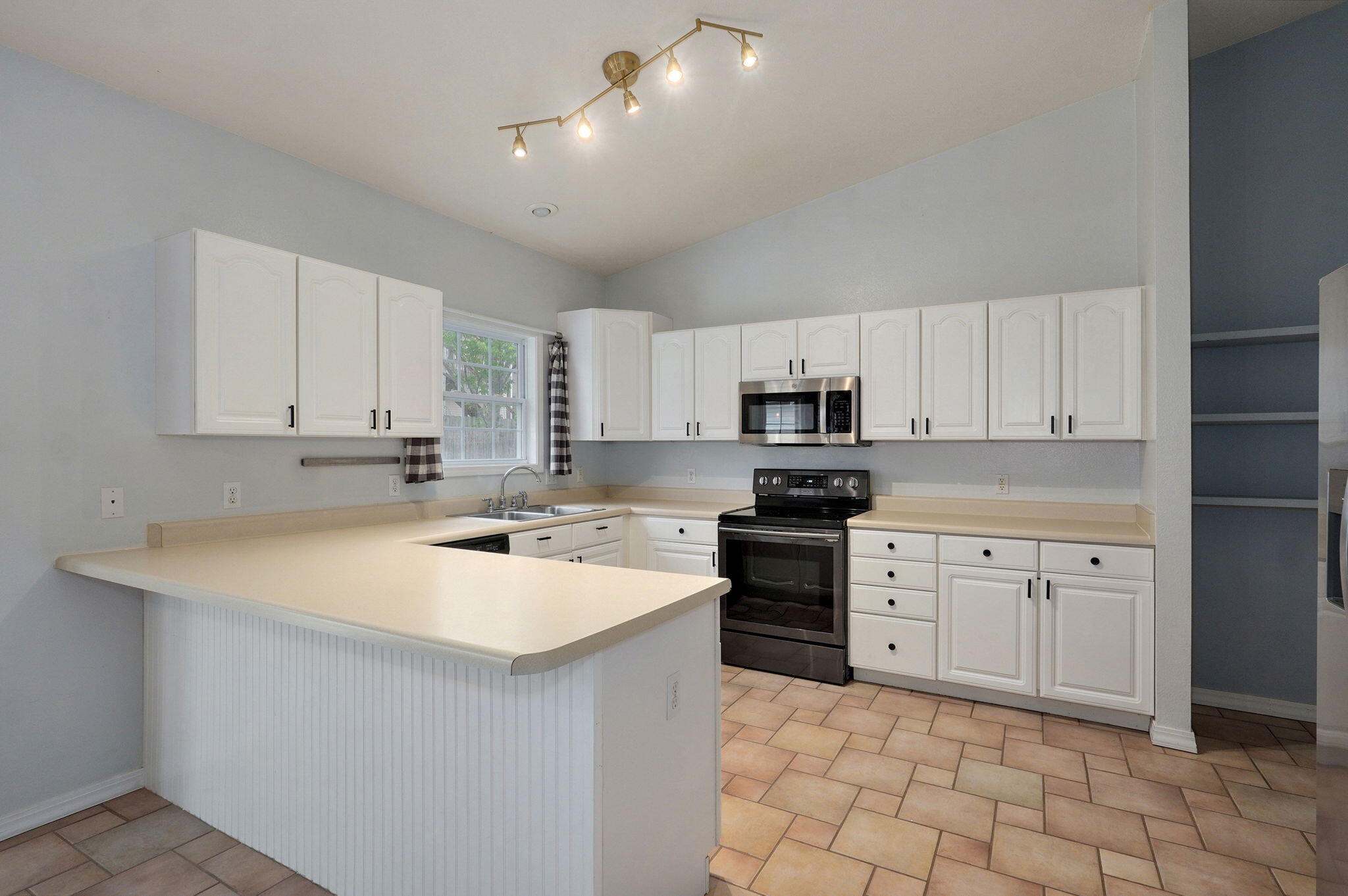 713 River Rock Court Property Photo 14