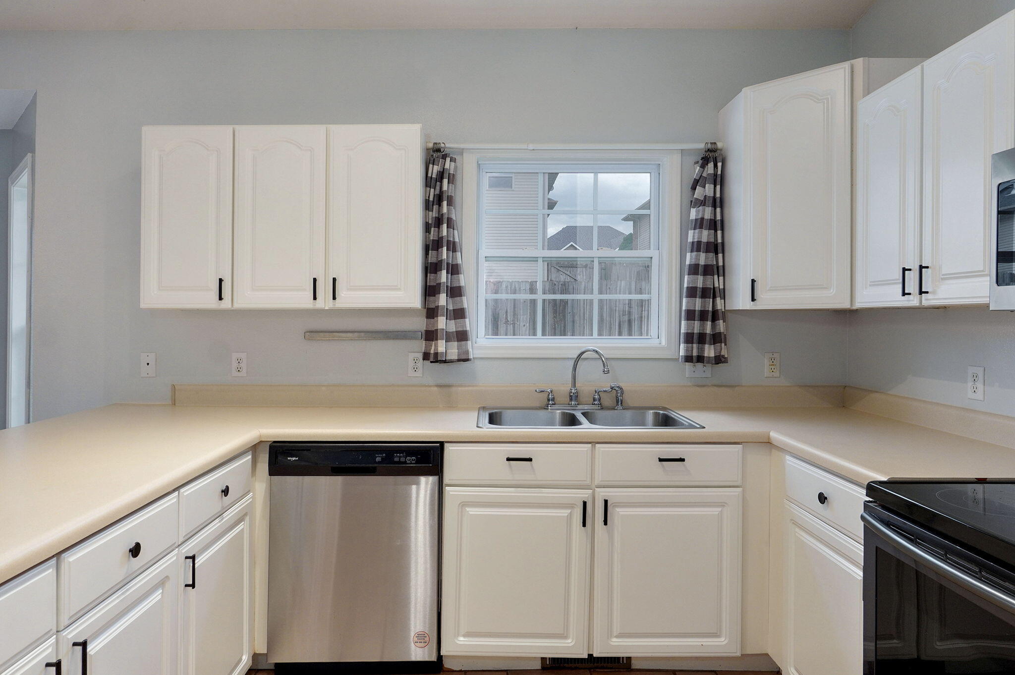 713 River Rock Court Property Photo 15