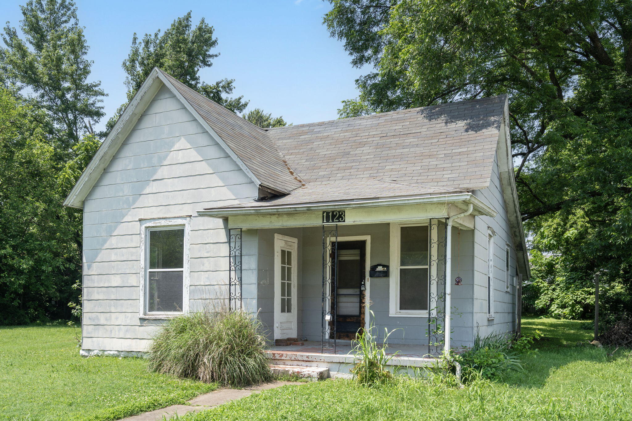 1123 West Hovey Street Property Photo 1