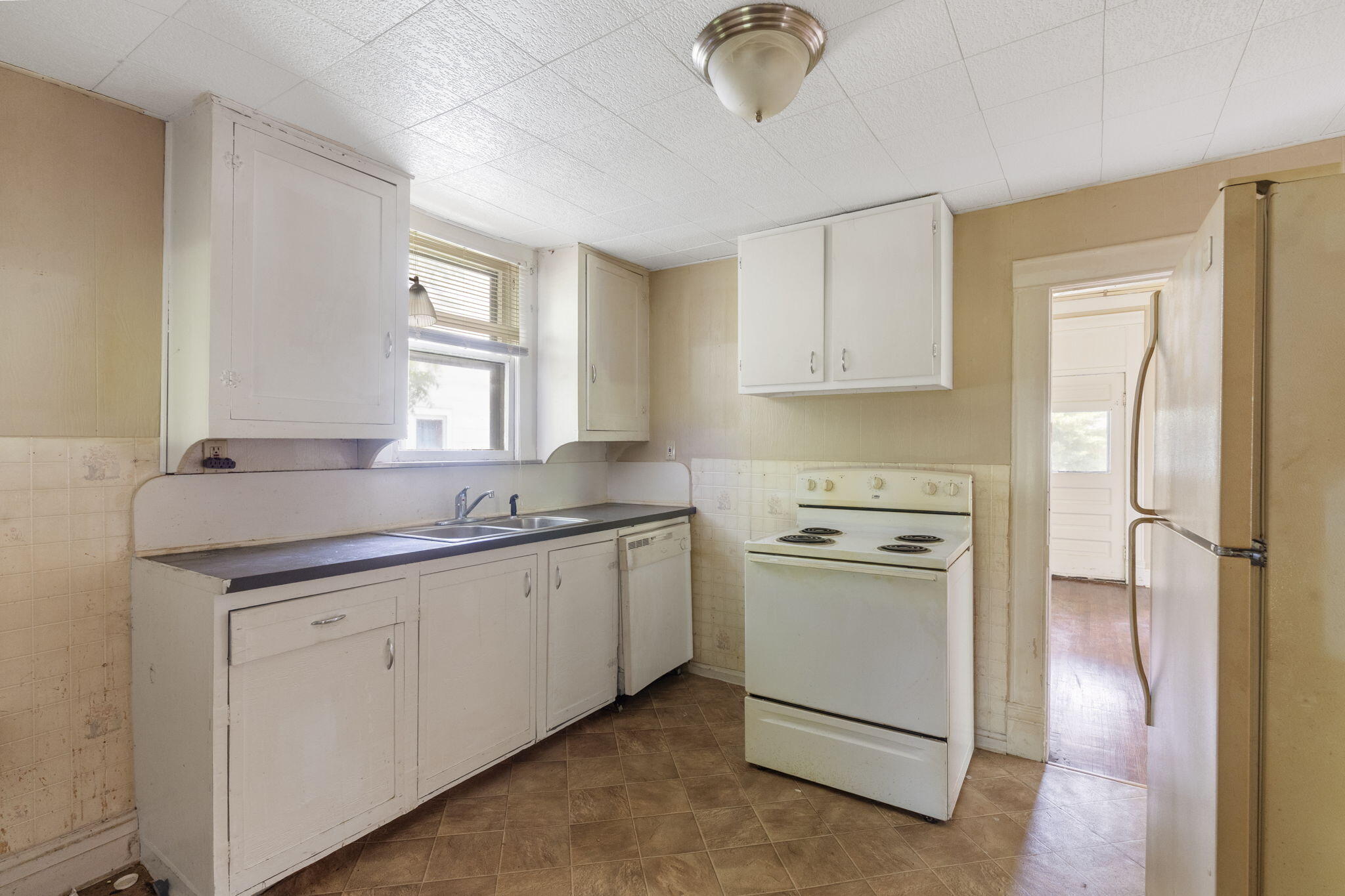 1123 West Hovey Street Property Photo 7