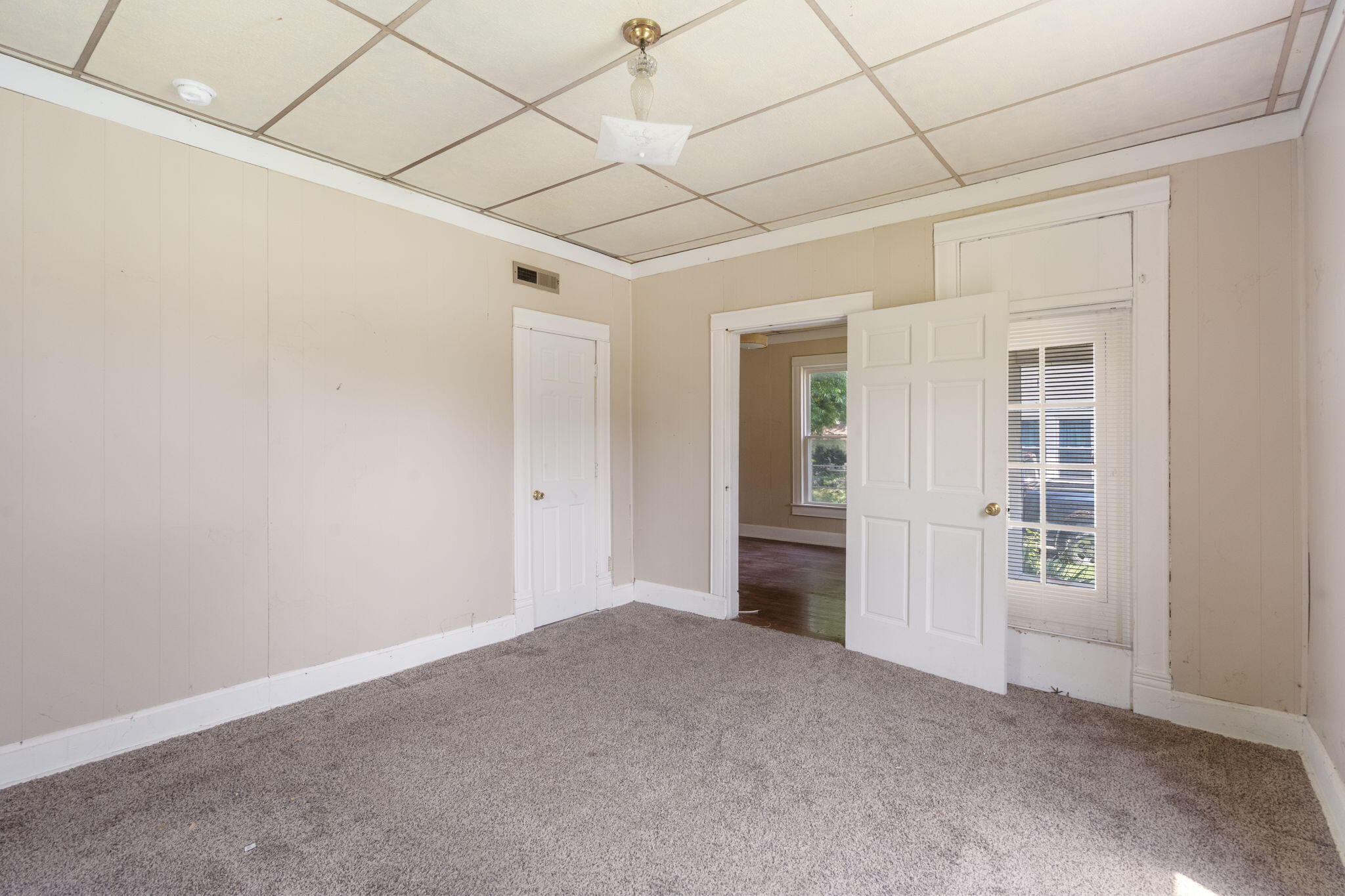 1123 West Hovey Street Property Photo 9