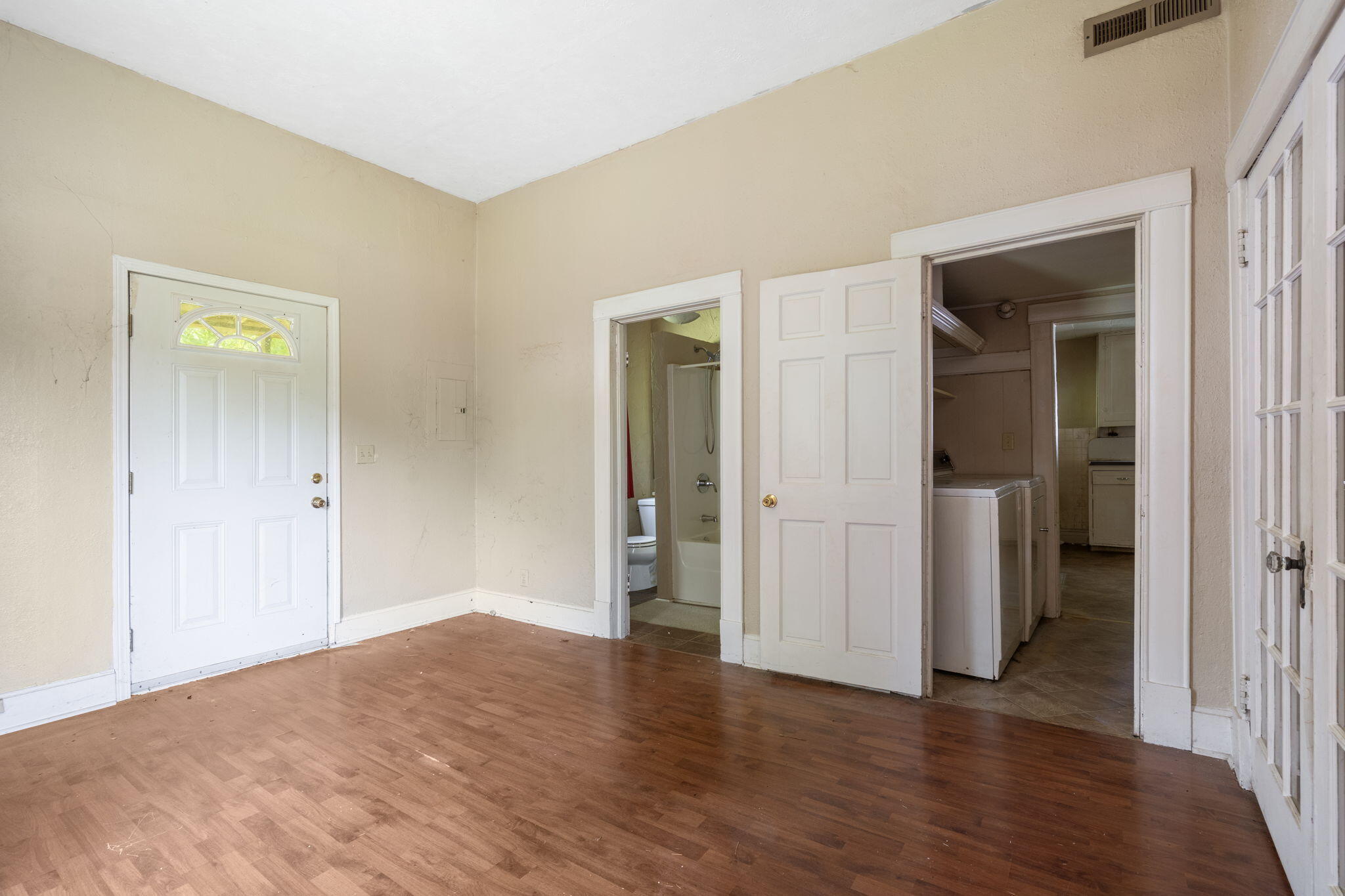 1123 West Hovey Street Property Photo 10