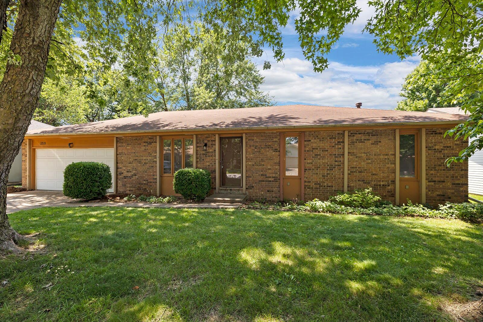3219 South Elmira Avenue Property Photo 1