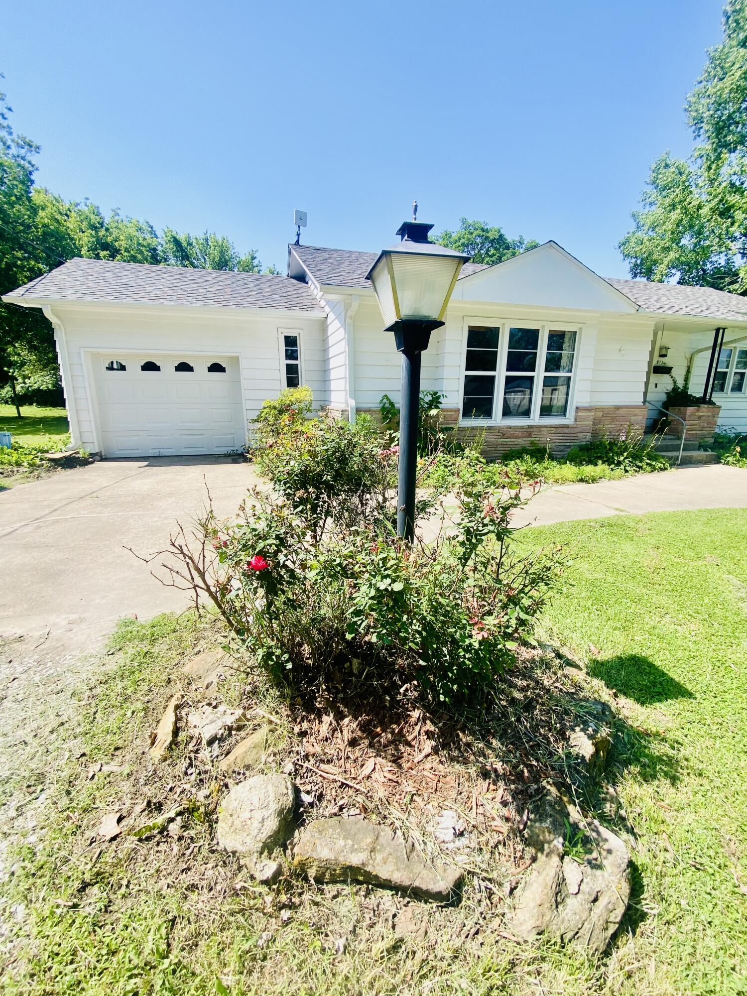 513 Meng Street Property Photo 2