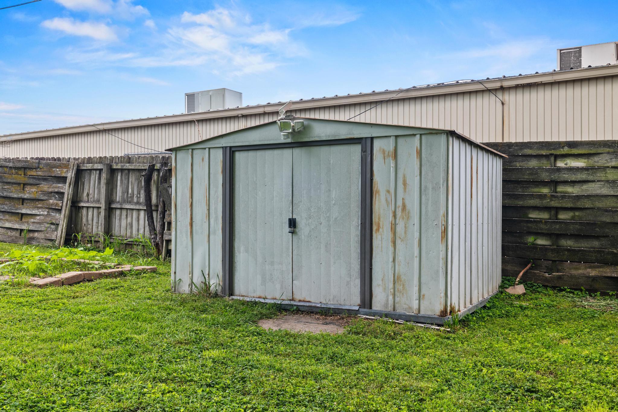 2324 North Fulbright Avenue Property Photo 26