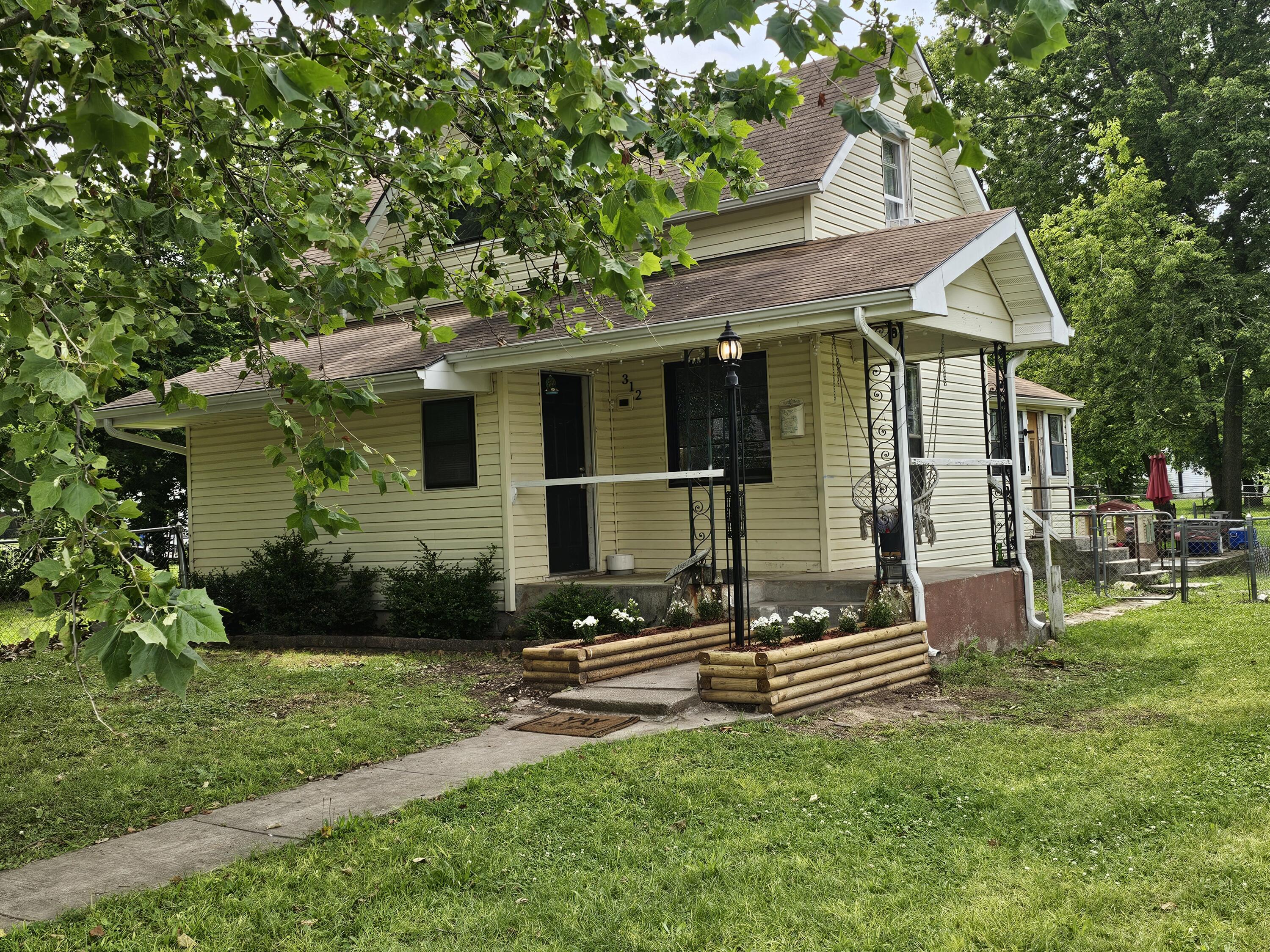 312 West Locust Street Property Photo 1