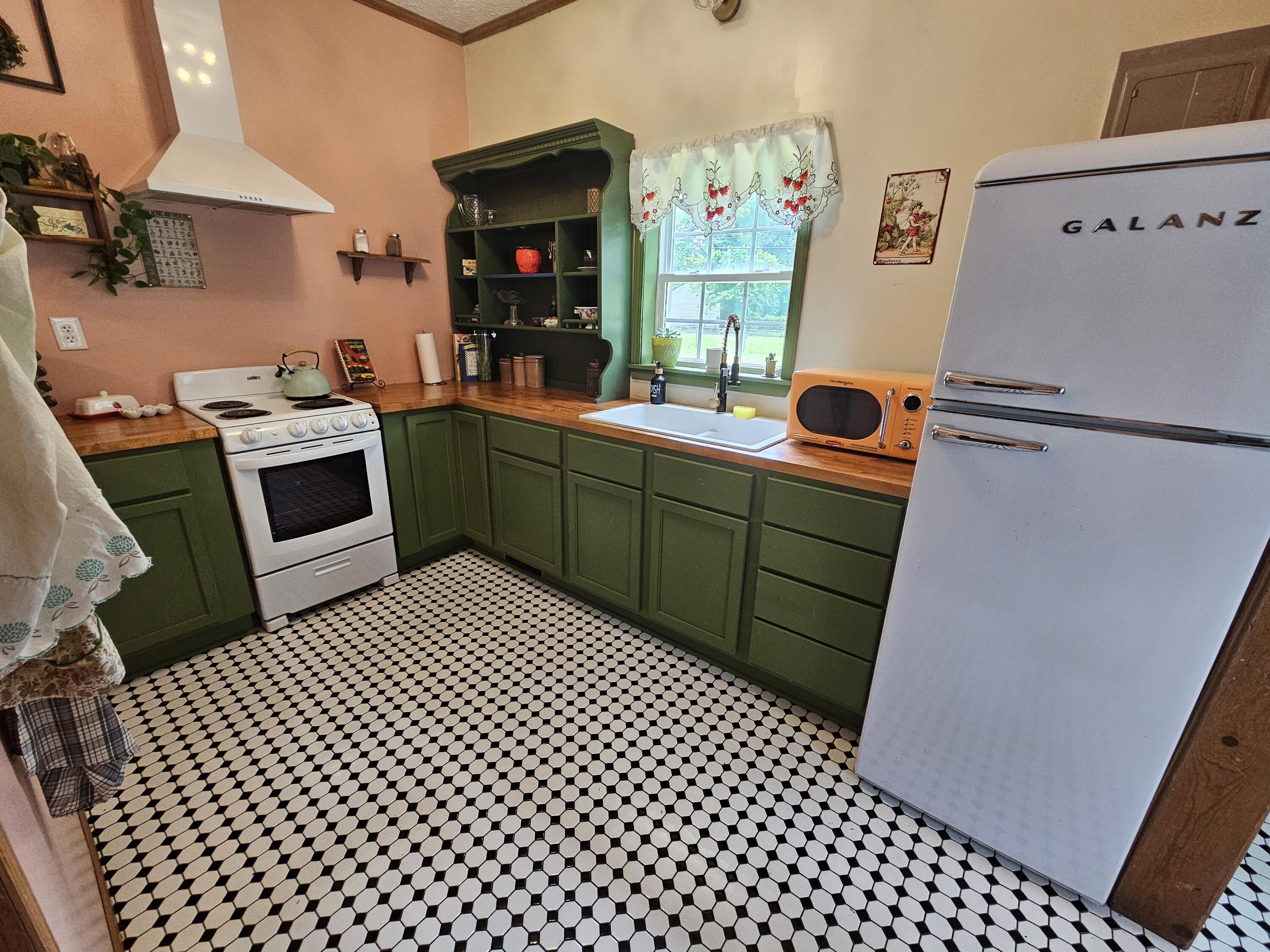 312 West Locust Street Property Photo 7