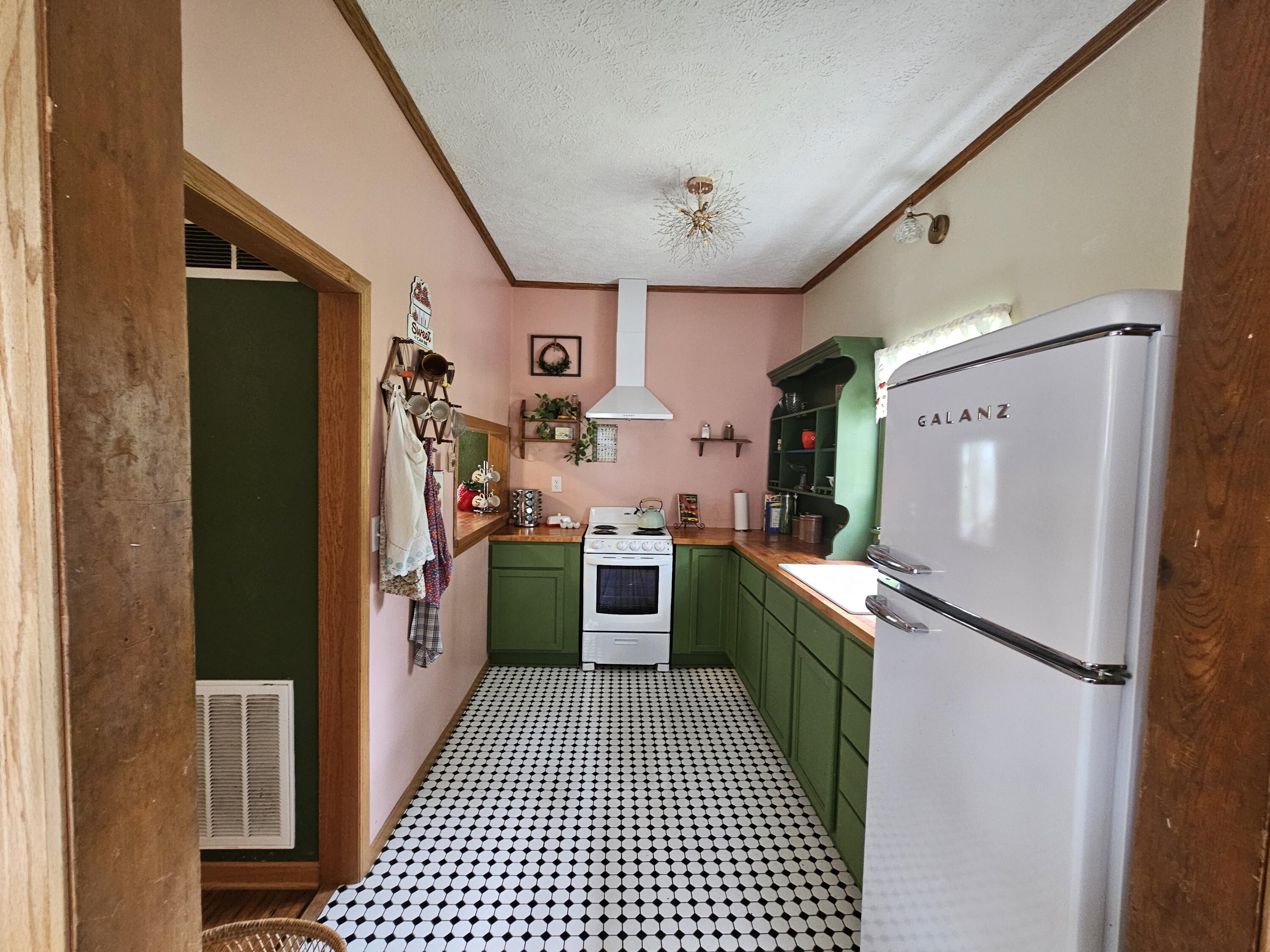 312 West Locust Street Property Photo 8