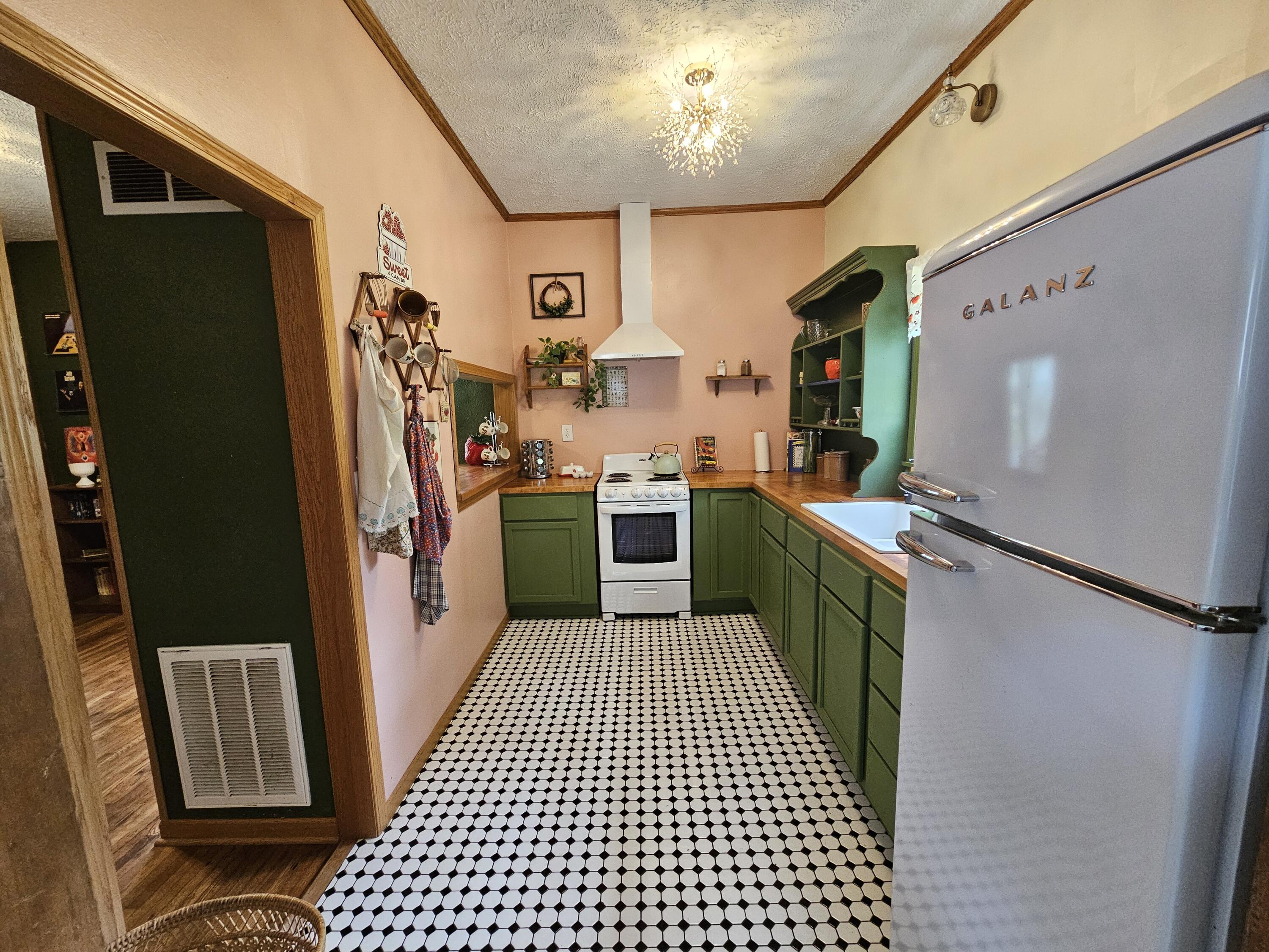 312 West Locust Street Property Photo 10