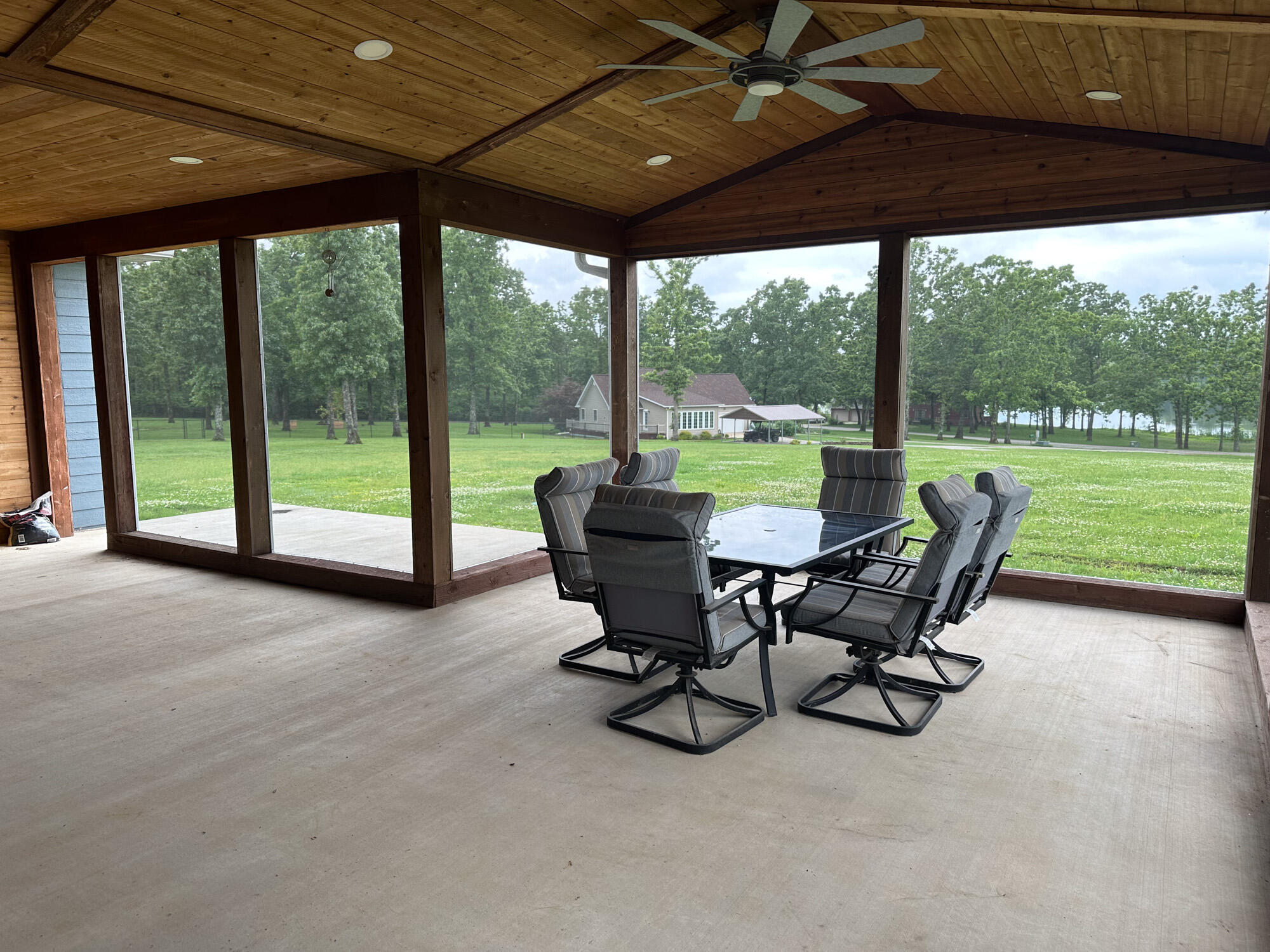 5714 Private Road 8072 Property Photo 3