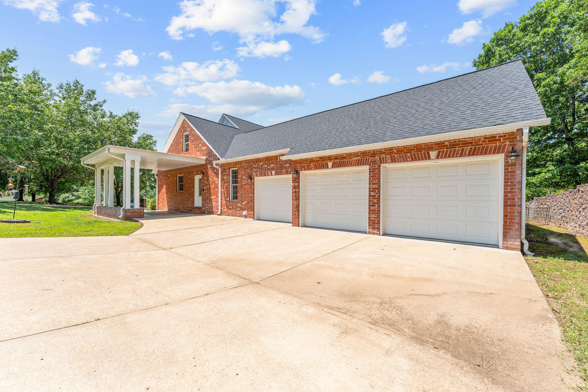 160 Brookside Court Property Photo 4
