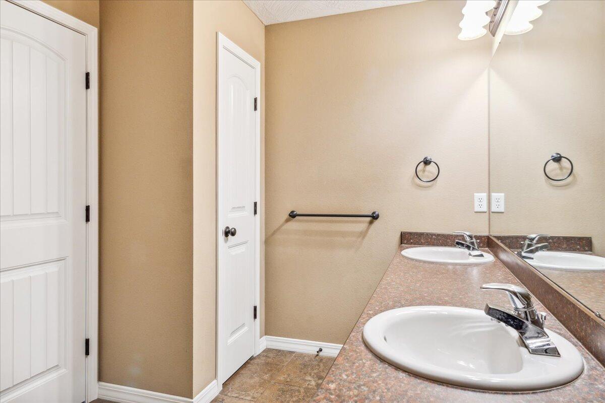 2174 East Chelsea Street Property Photo 23