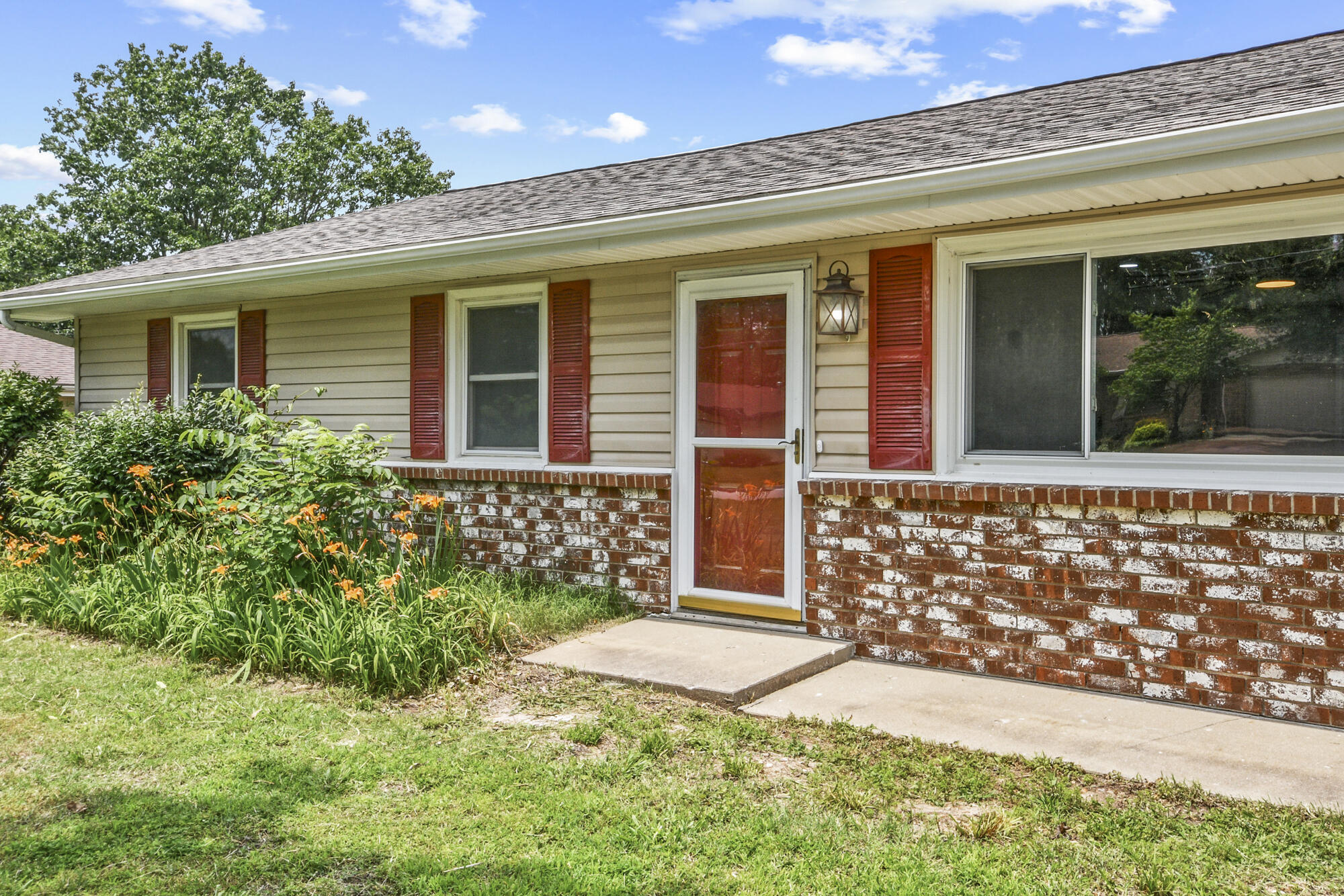 7047 West Lone Oak Street Property Photo 1