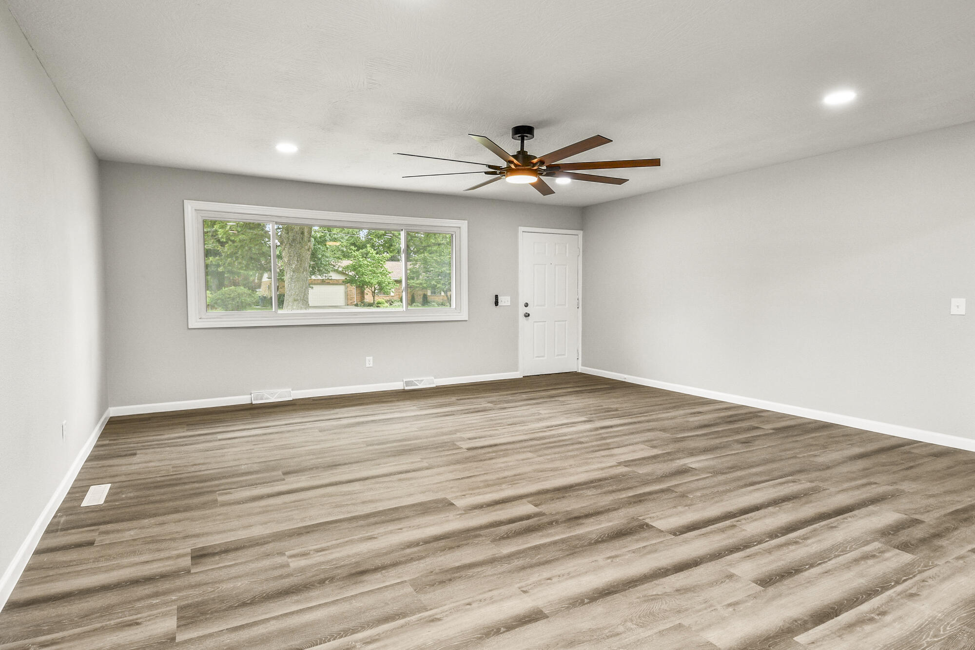 7047 West Lone Oak Street Property Photo 2