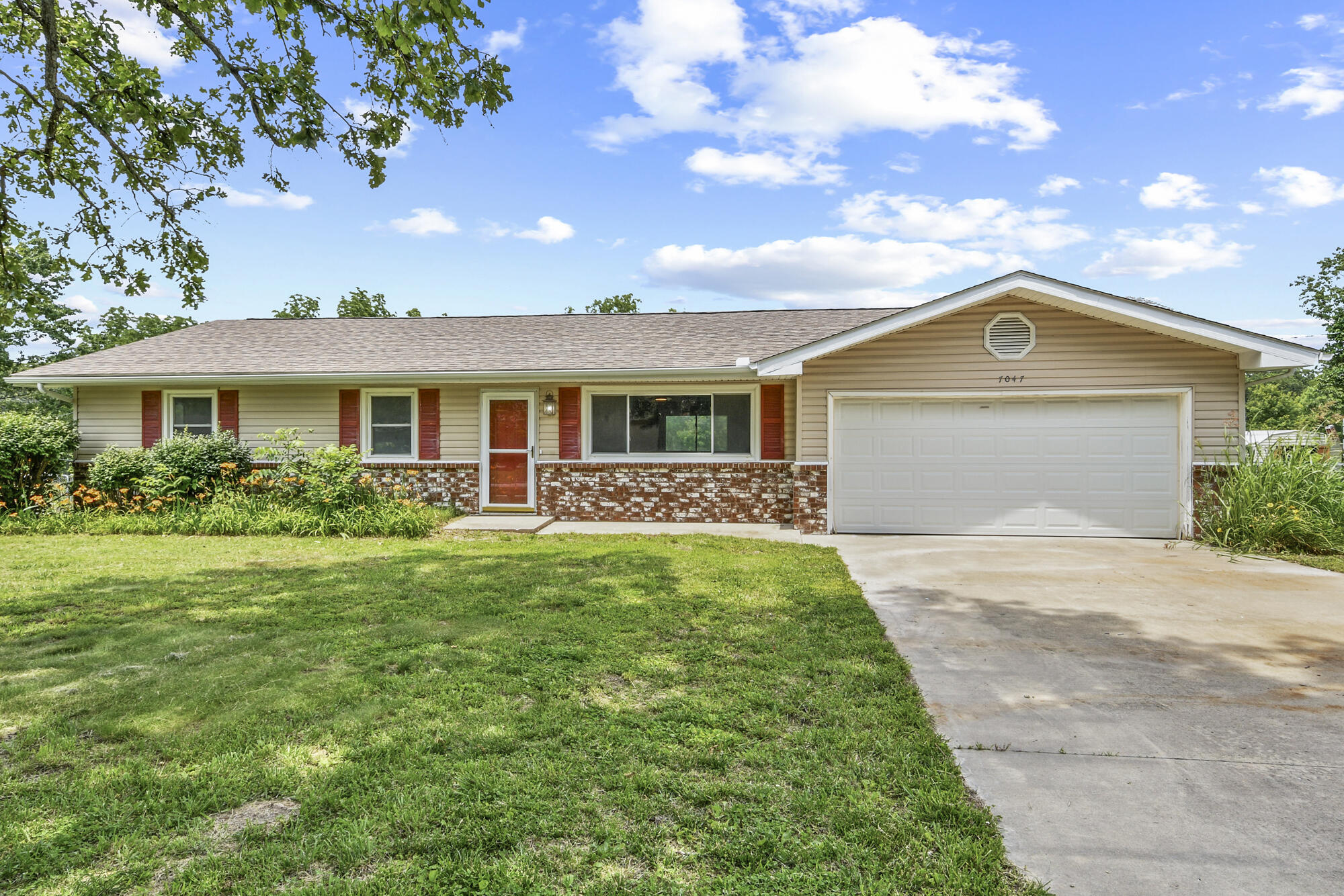7047 West Lone Oak Street Property Photo 4