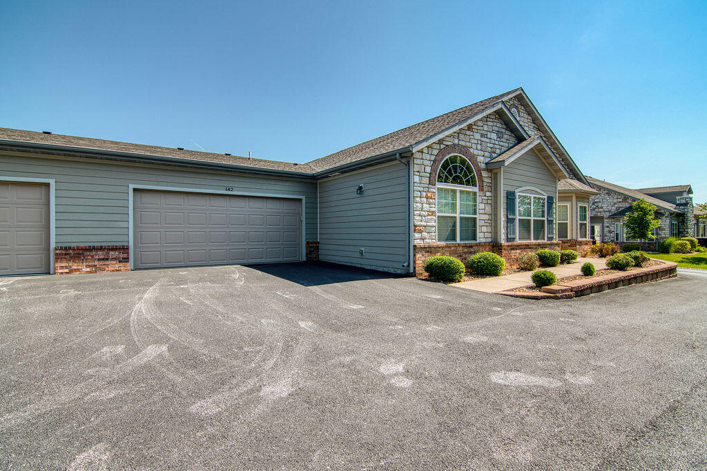 142 Rue De Villas Circle Property Photo 1