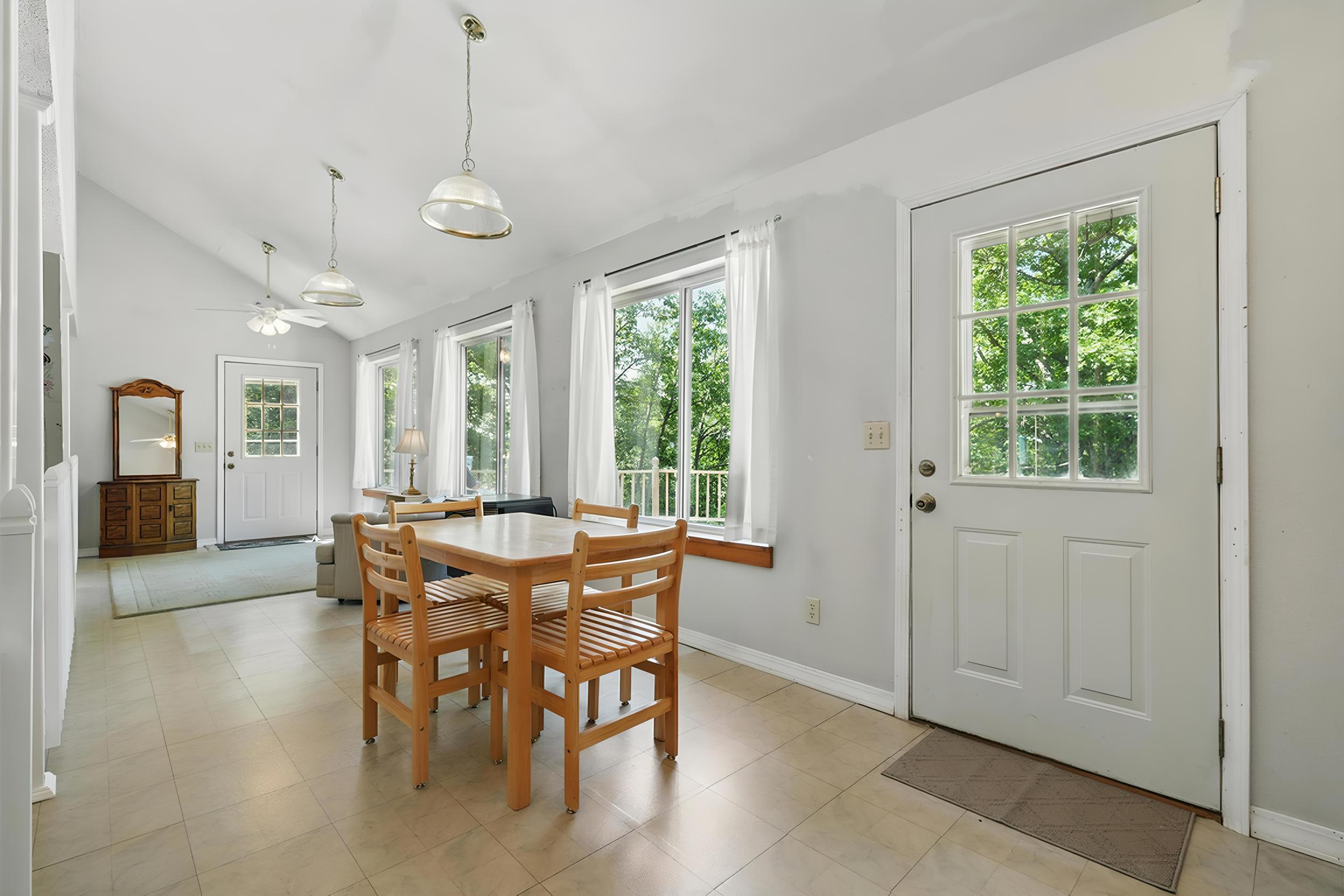 123 Half Circle Circle Property Photo 6