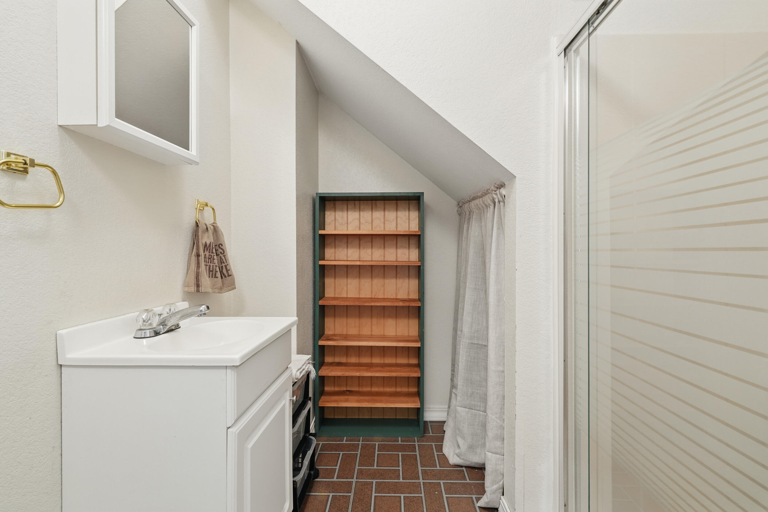 123 Half Circle Circle Property Photo 17