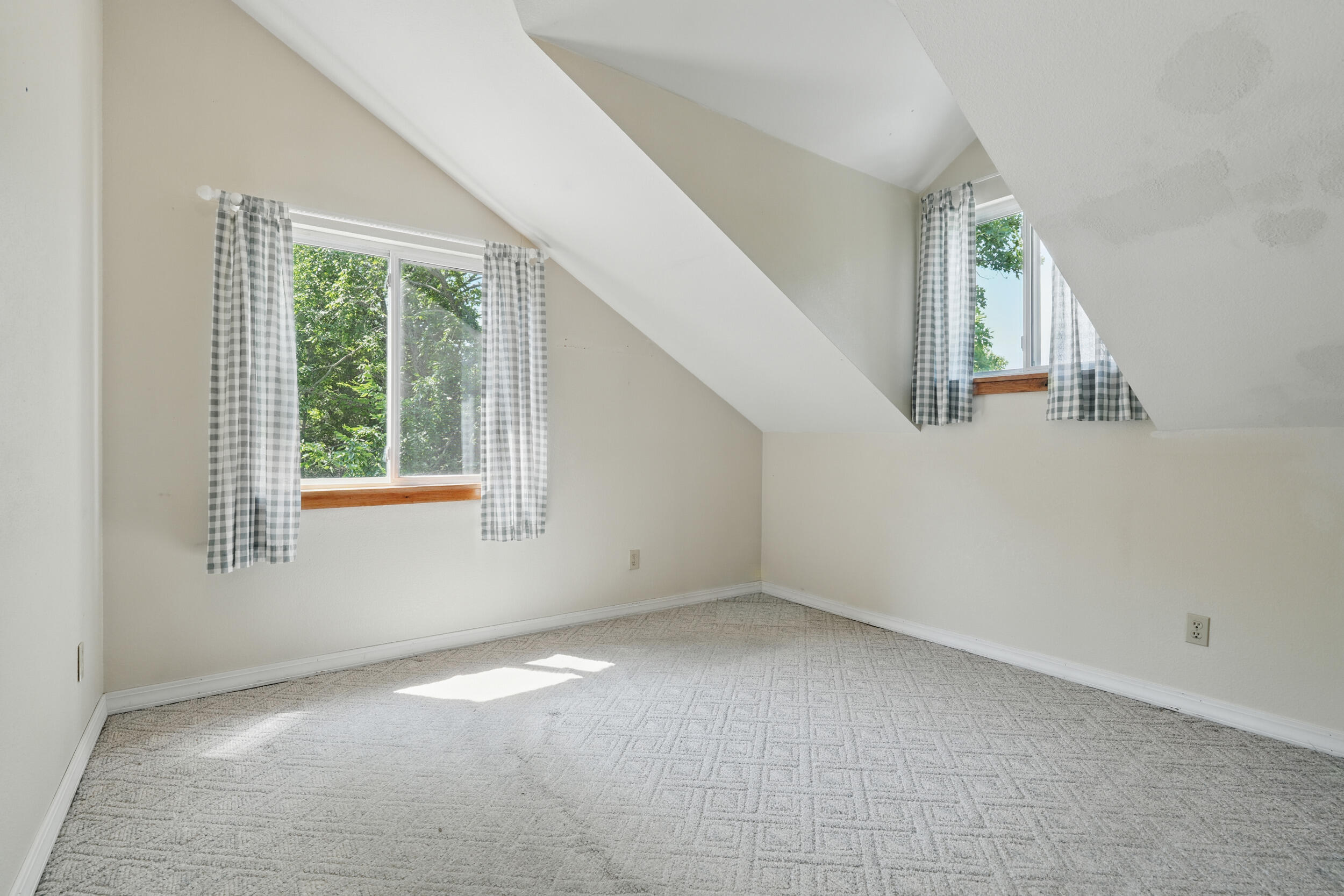 123 Half Circle Circle Property Photo 33