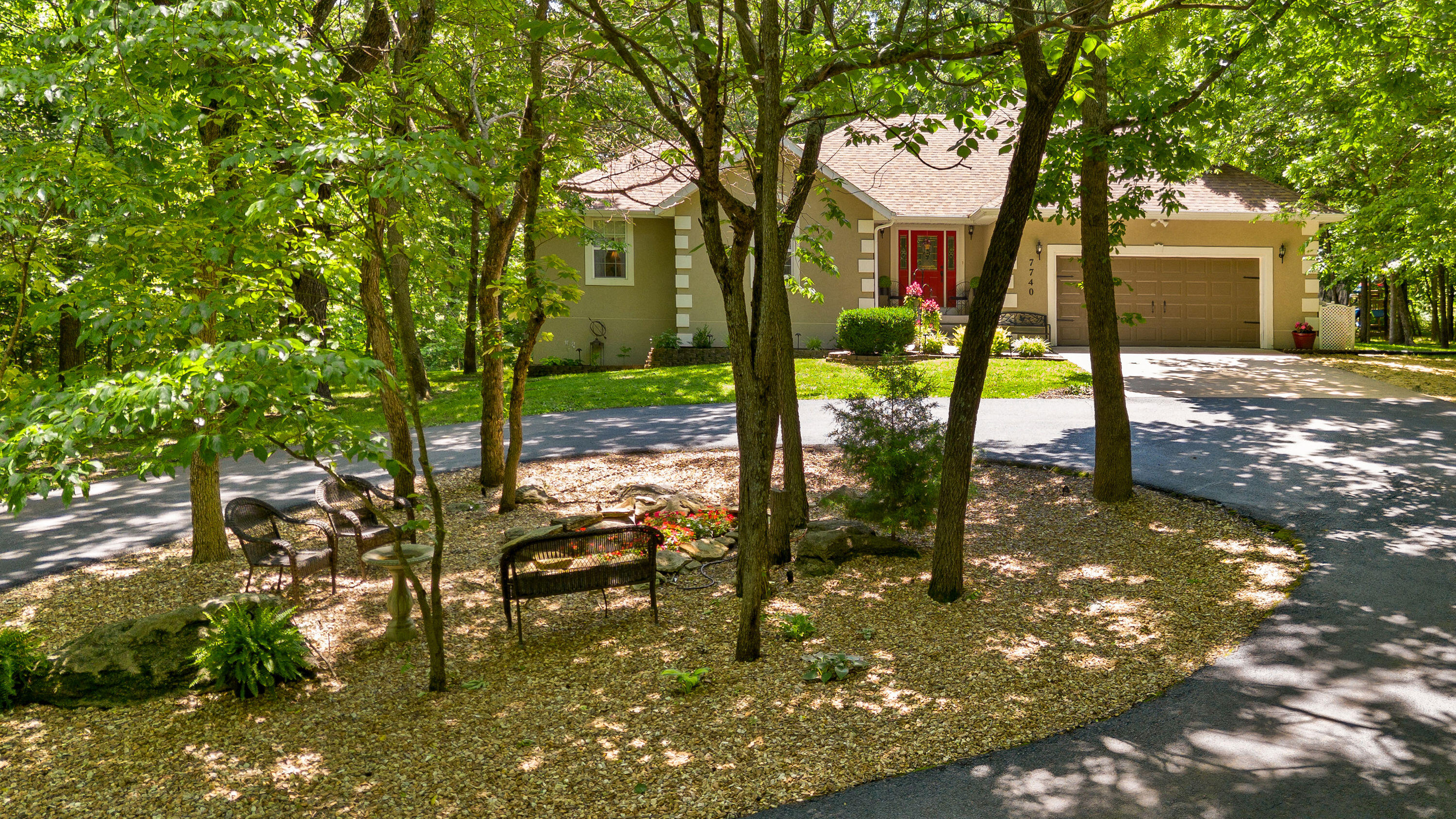 7740 Carl Avenue Property Photo 2