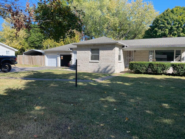 2166 South Lone Pine Avenue Property Photo 2