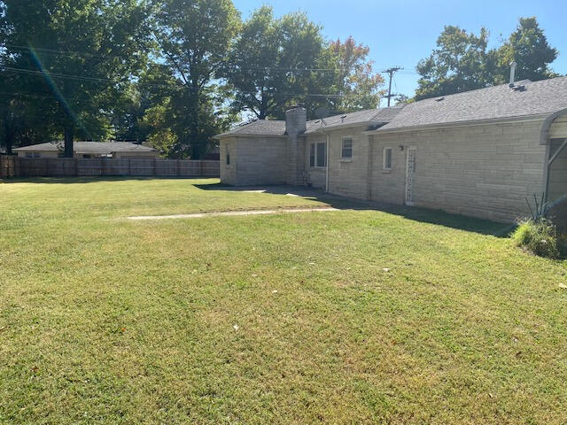 2166 South Lone Pine Avenue Property Photo 4