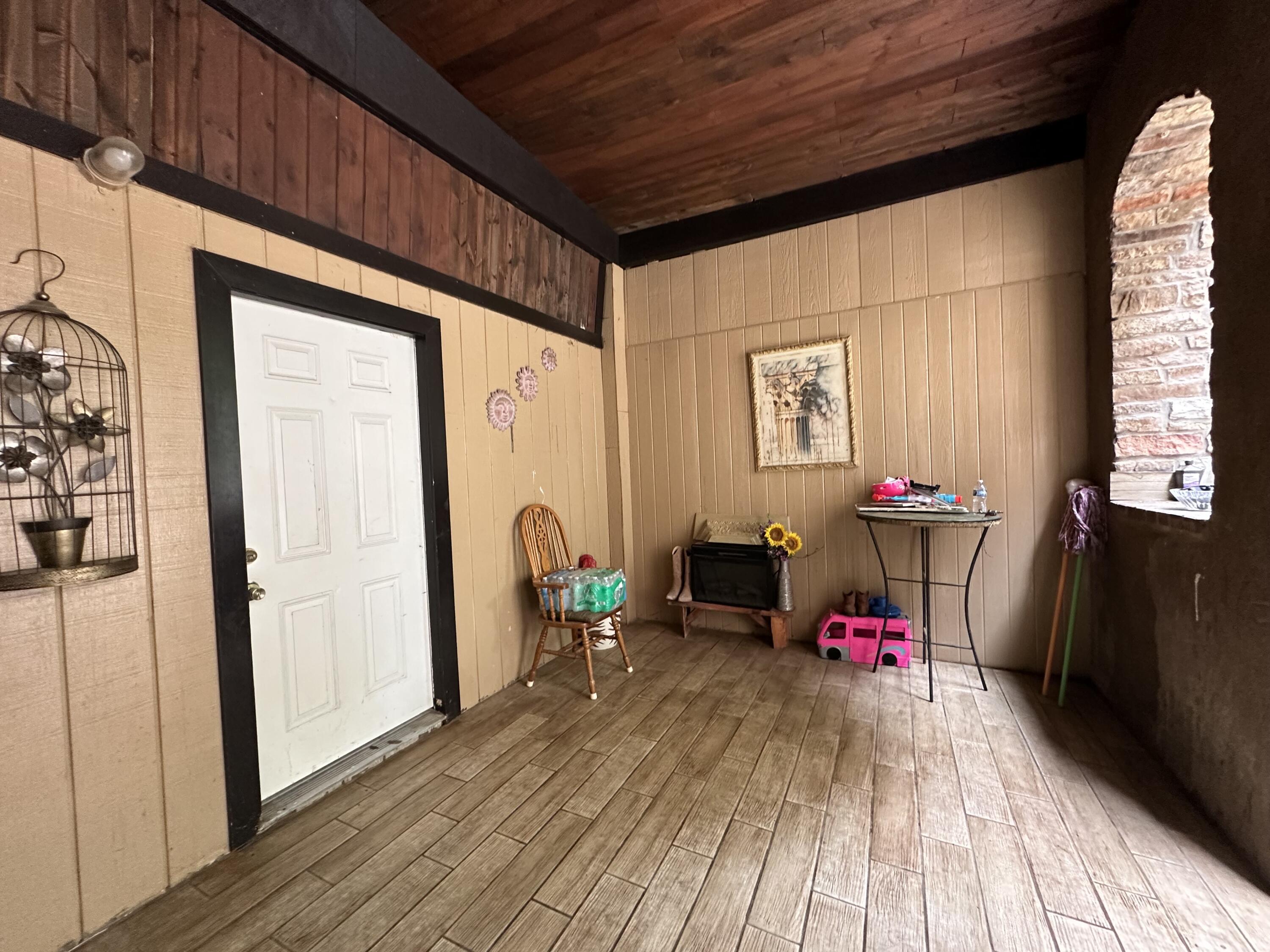 3200 Driftwood Road Property Photo 4