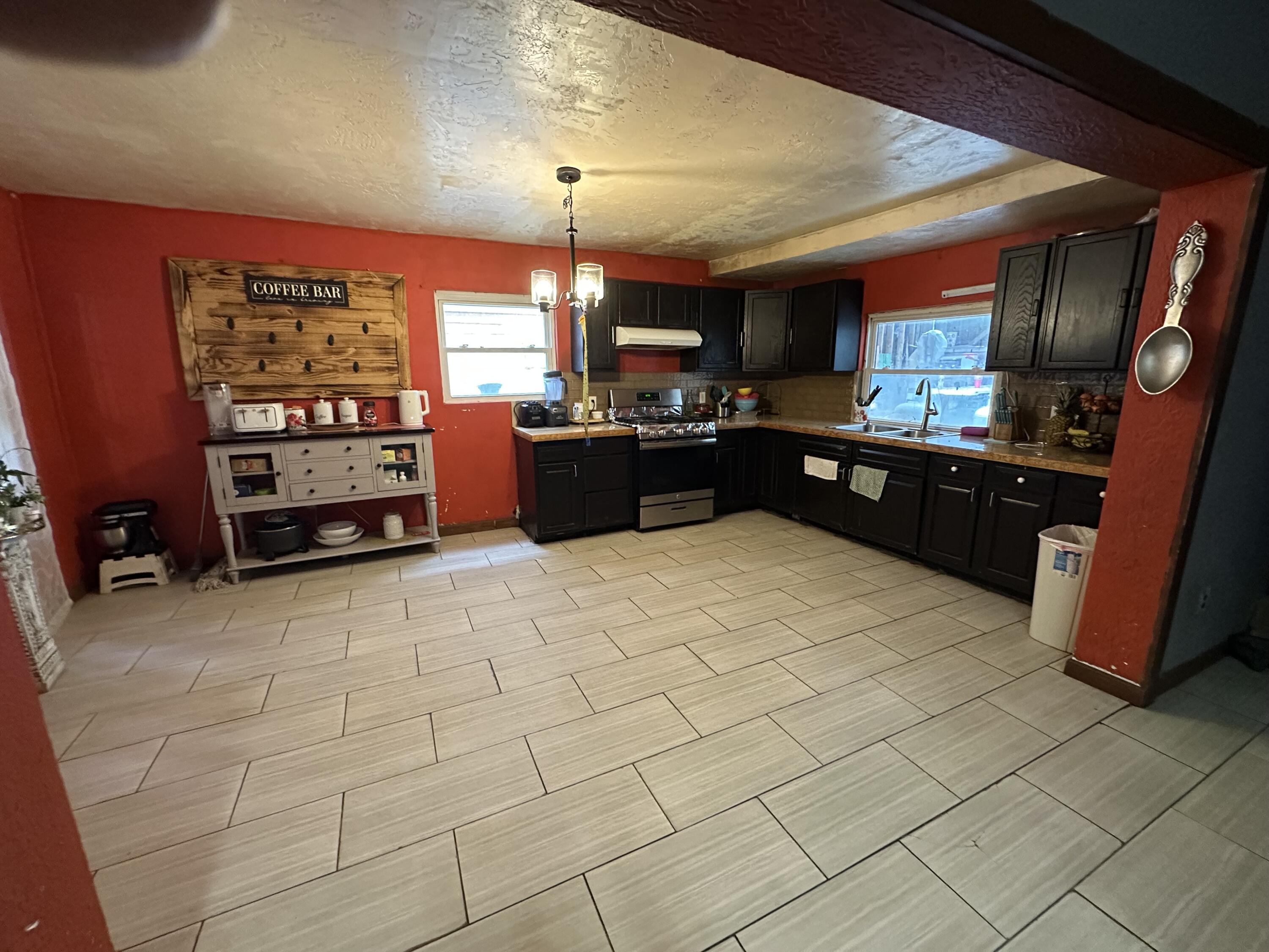 3200 Driftwood Road Property Photo 7