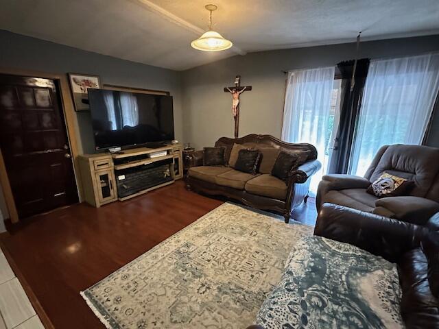 3200 Driftwood Road Property Photo 11