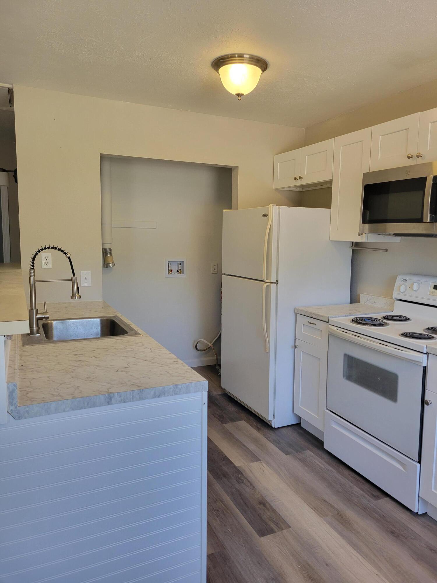 809 Elm Avenue Property Photo 4