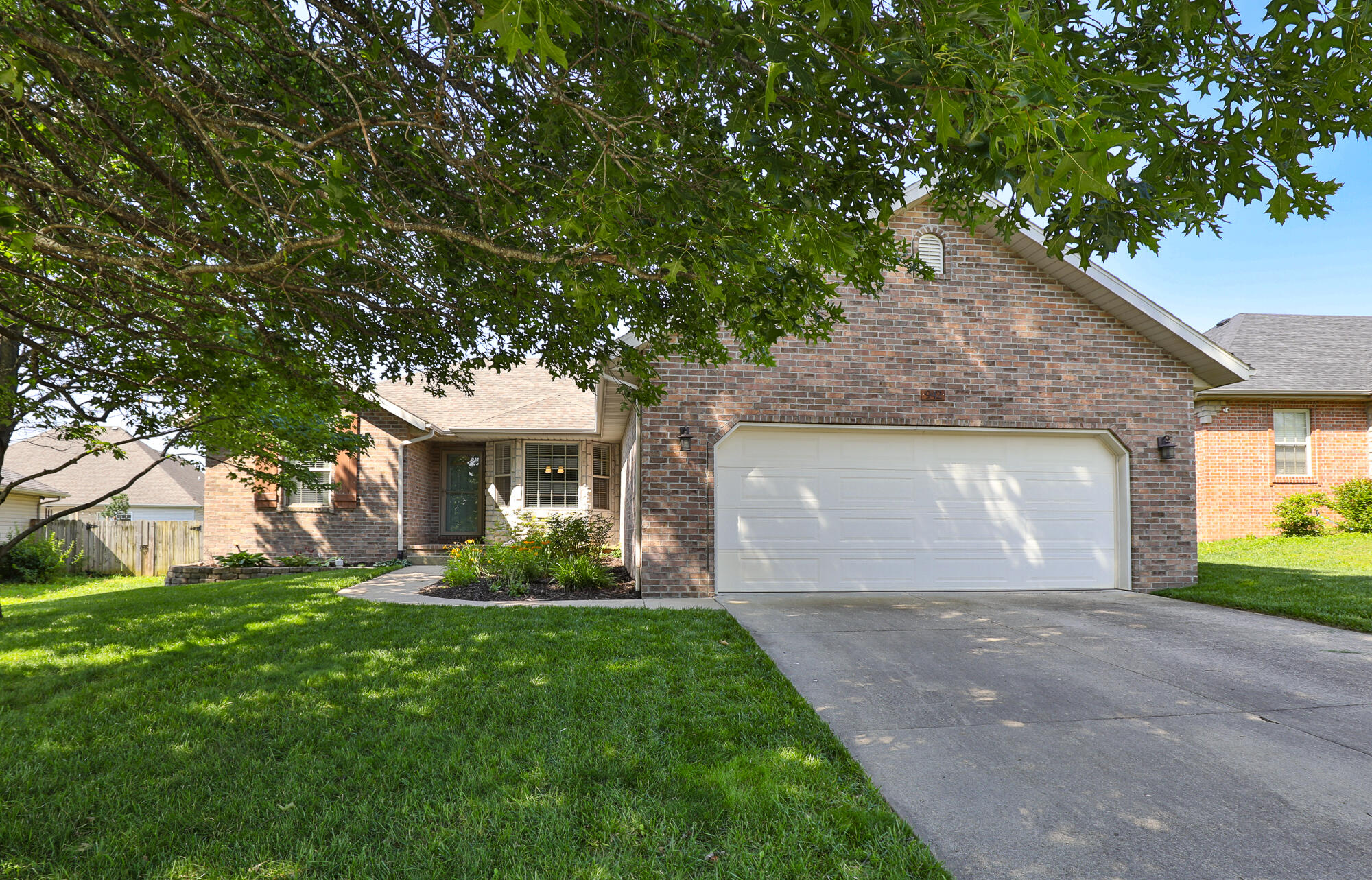 942 East Ozark Jubilee Drive Property Photo 1