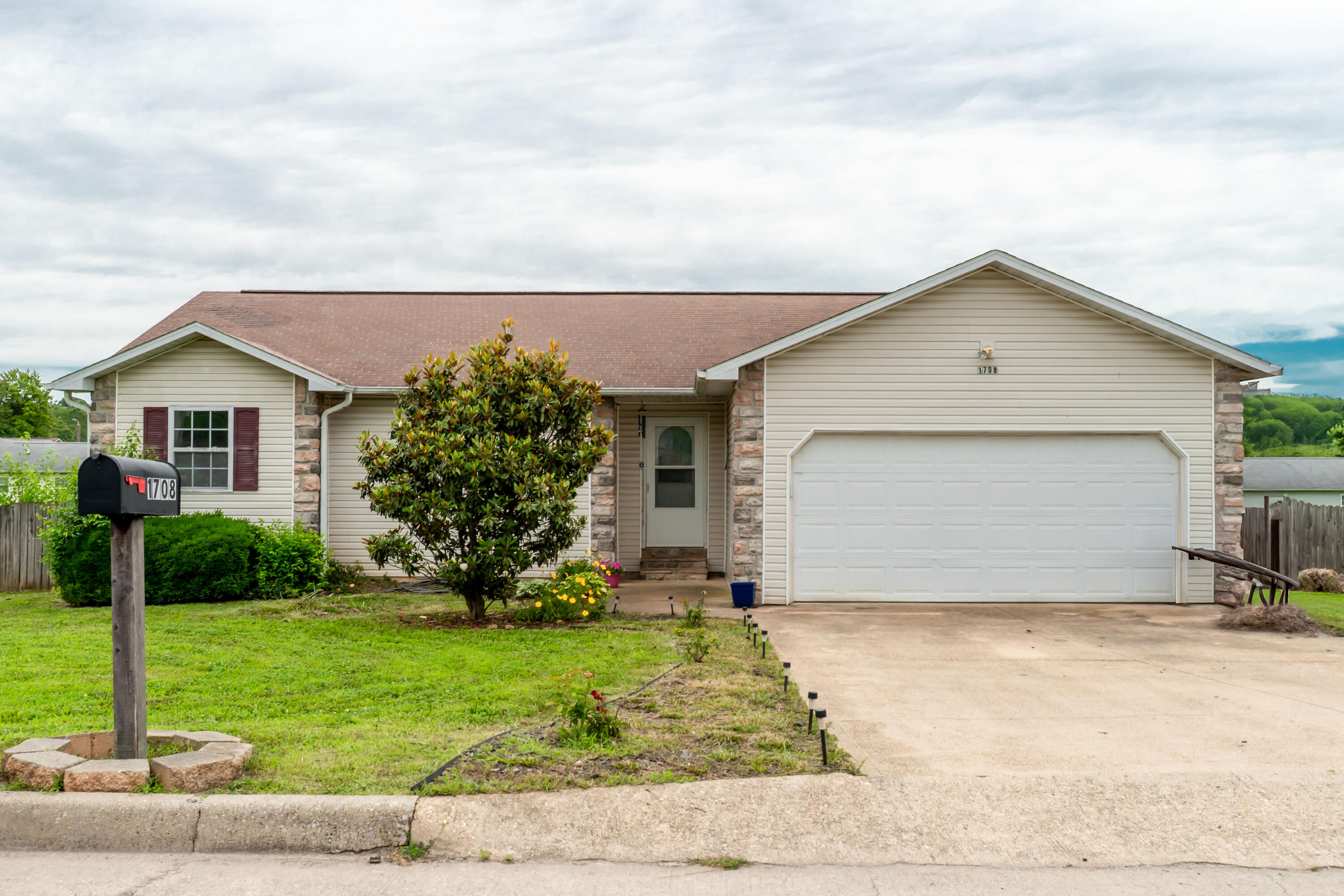 1708 Tiffany Street Property Photo 1