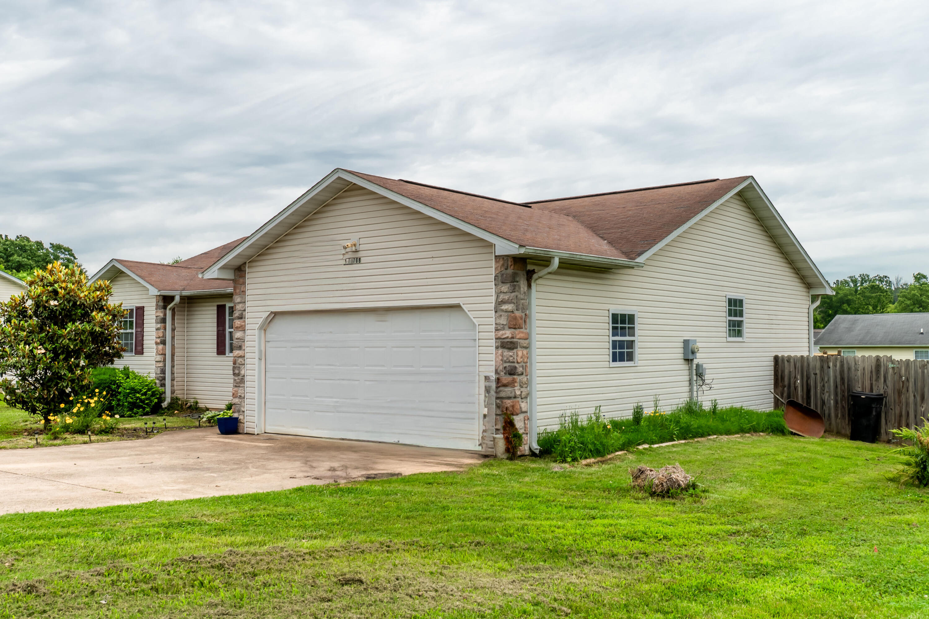 1708 Tiffany Street Property Photo 2