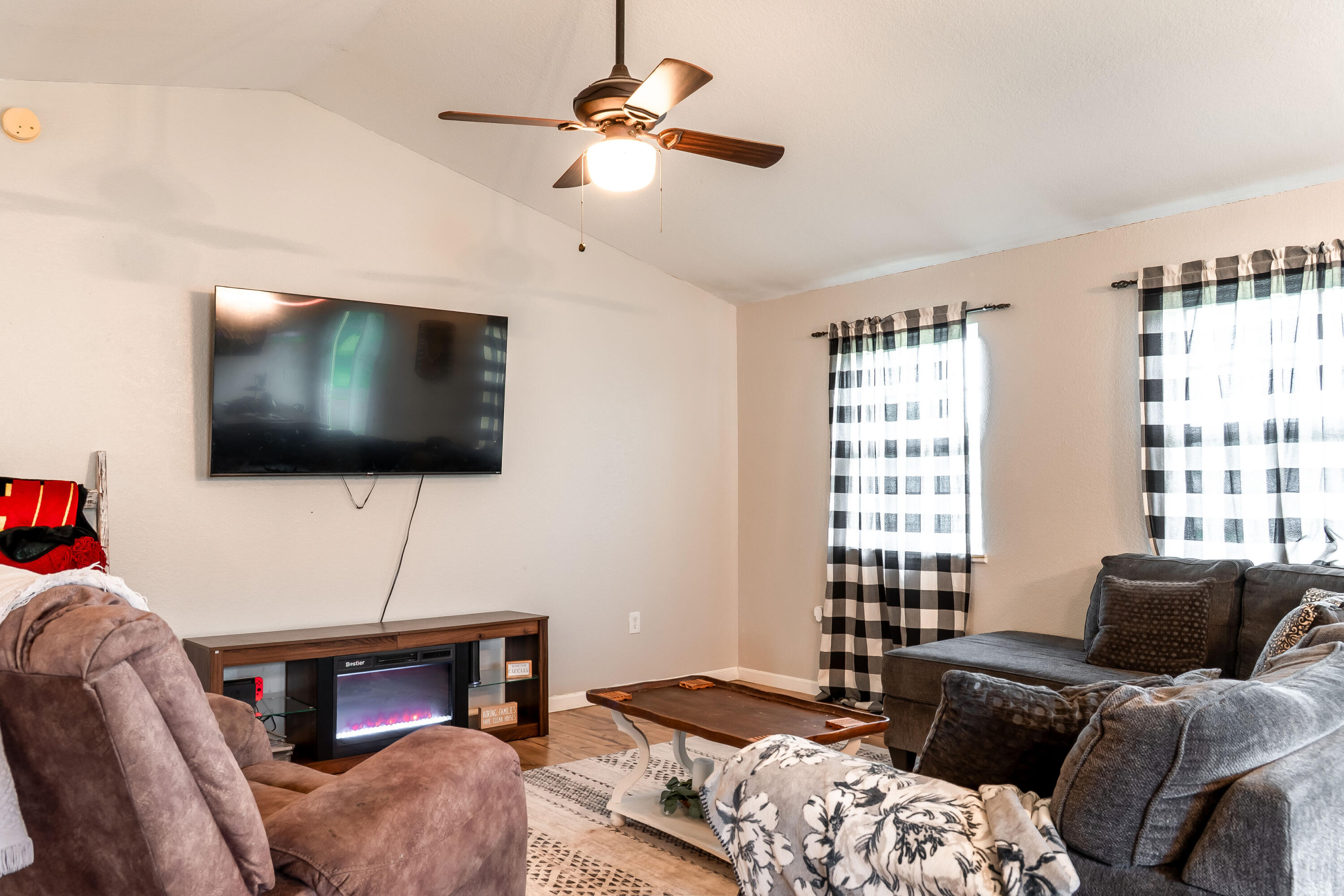 1708 Tiffany Street Property Photo 6