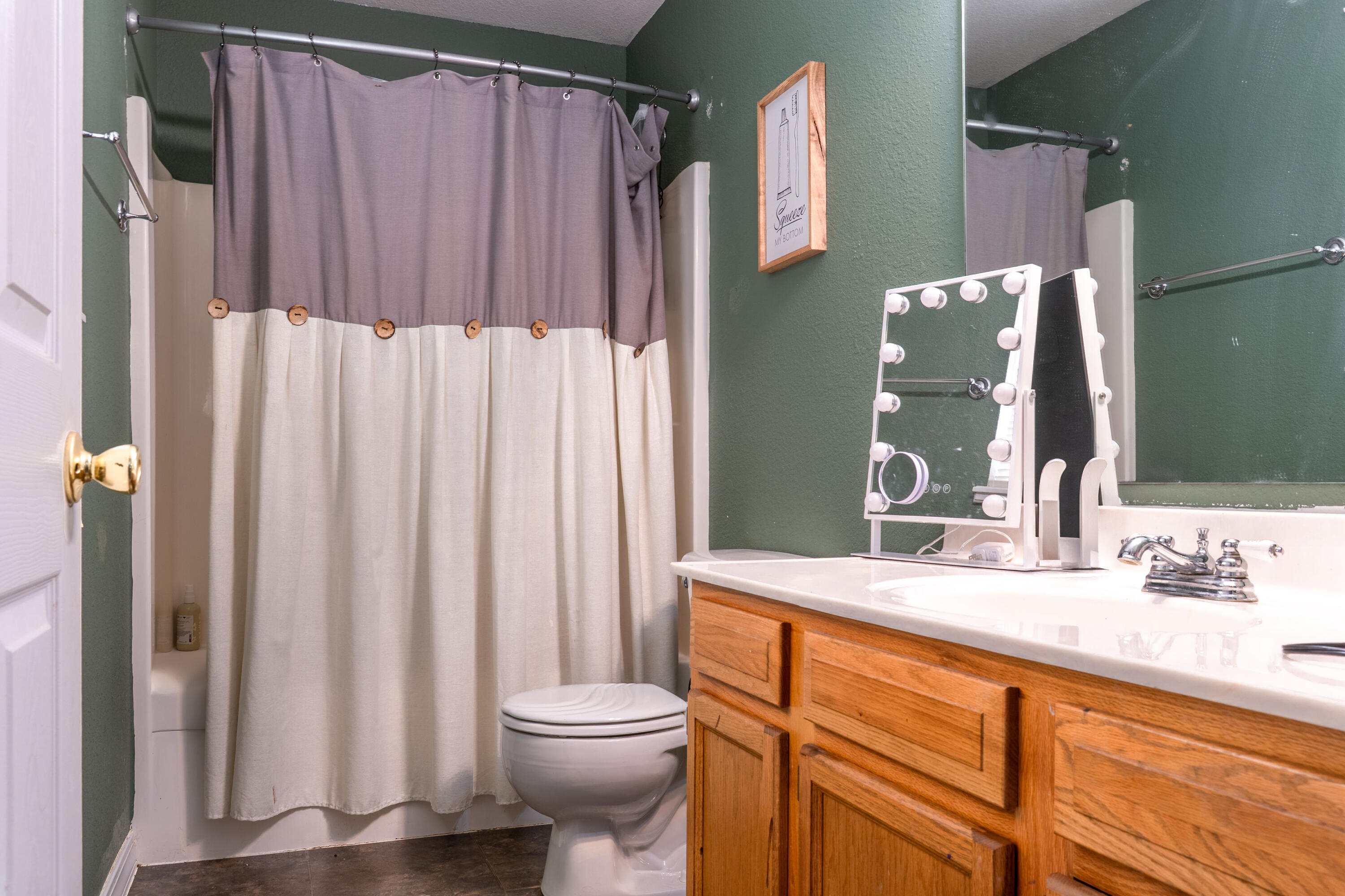 1708 Tiffany Street Property Photo 8