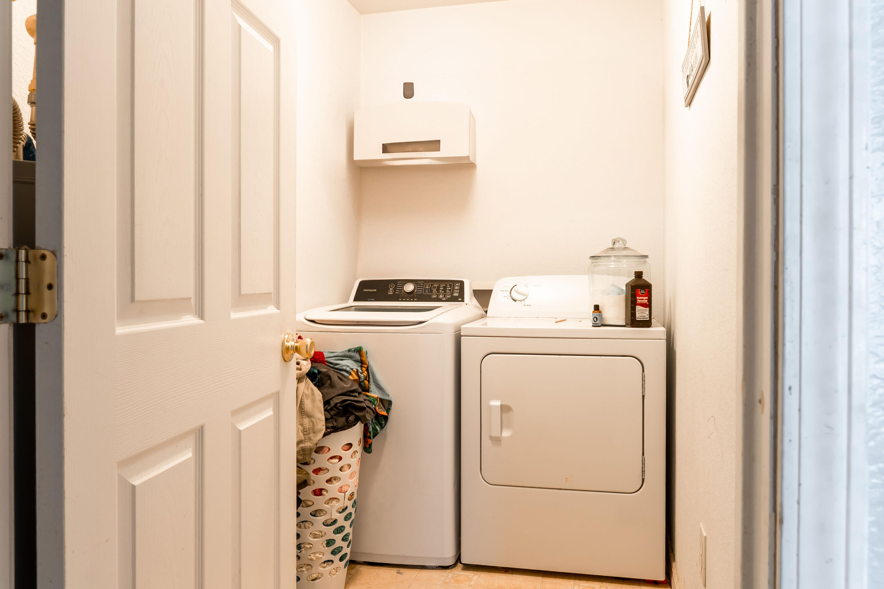 1708 Tiffany Street Property Photo 14