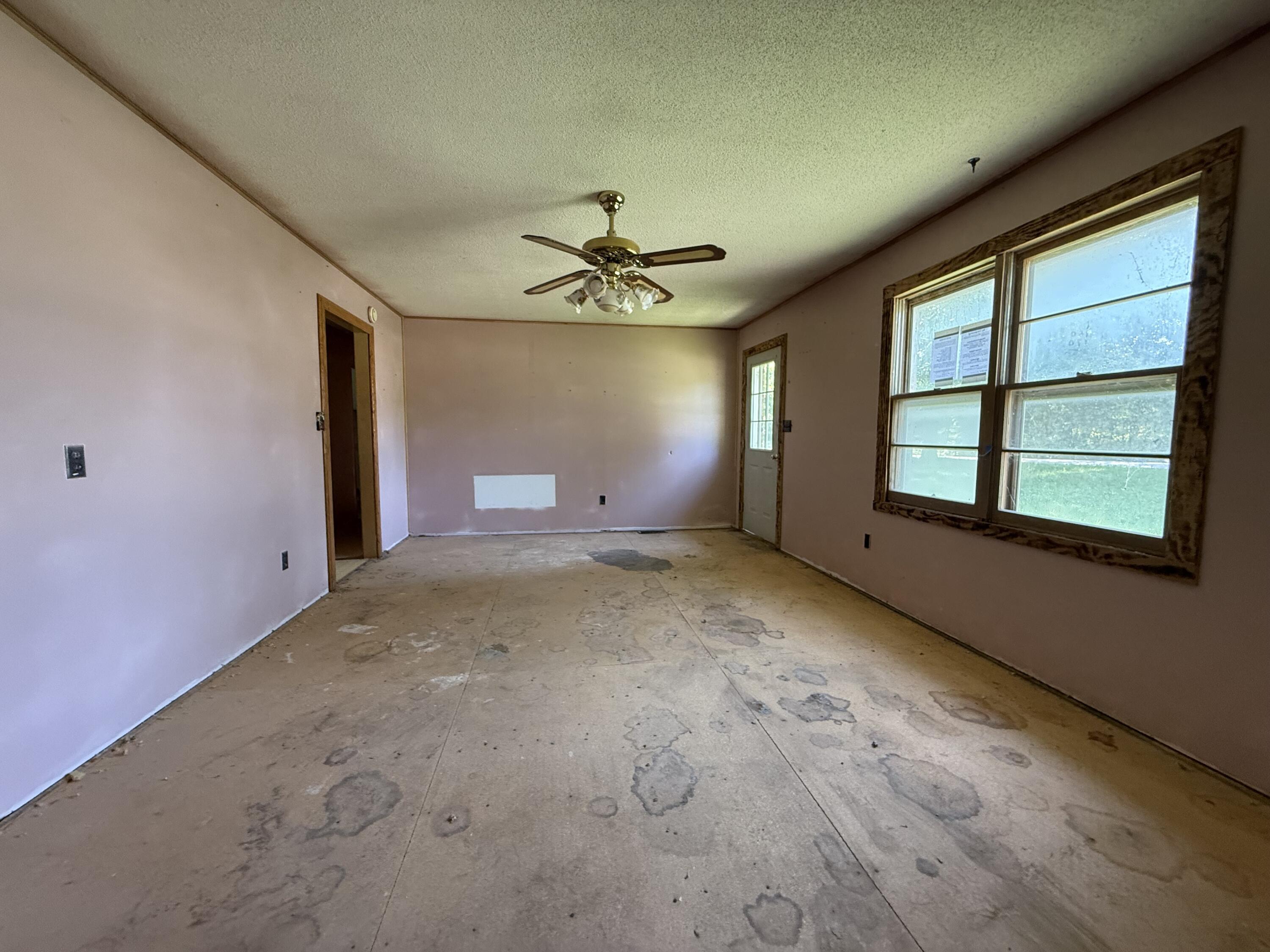 852 County Road 1280 Property Photo 4