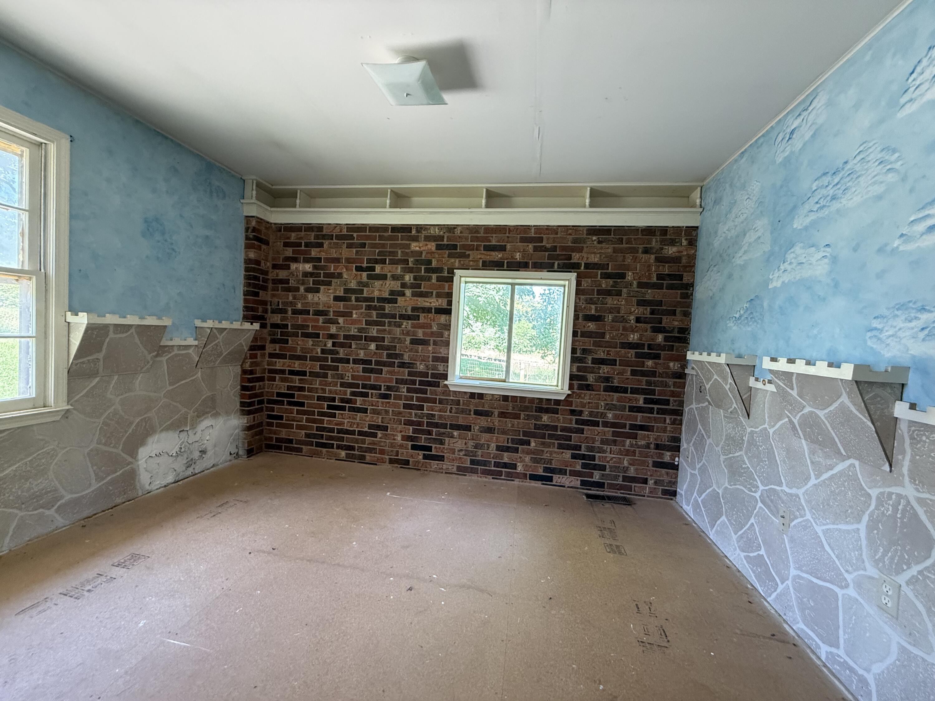 852 County Road 1280 Property Photo 9