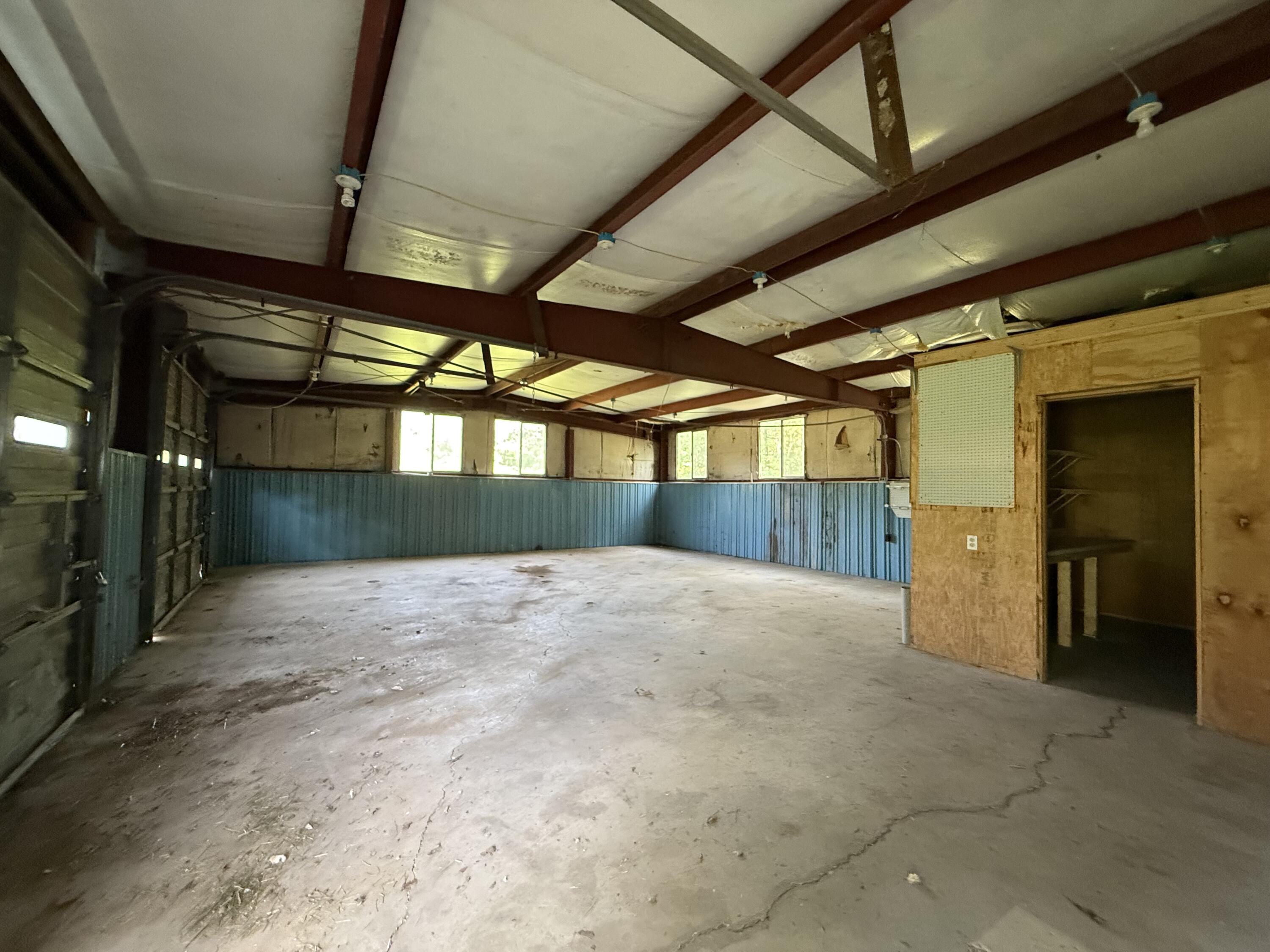 852 County Road 1280 Property Photo 27
