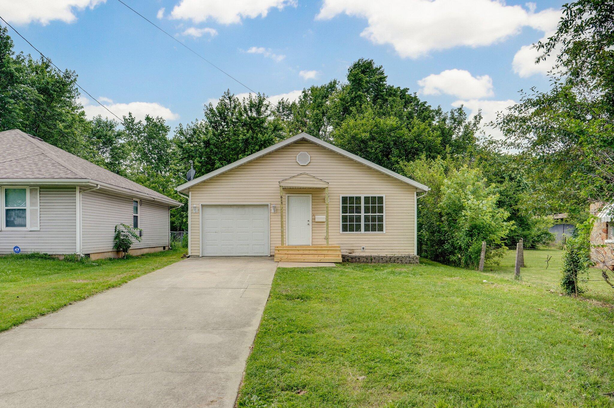 617 North Park Avenue Property Photo 1