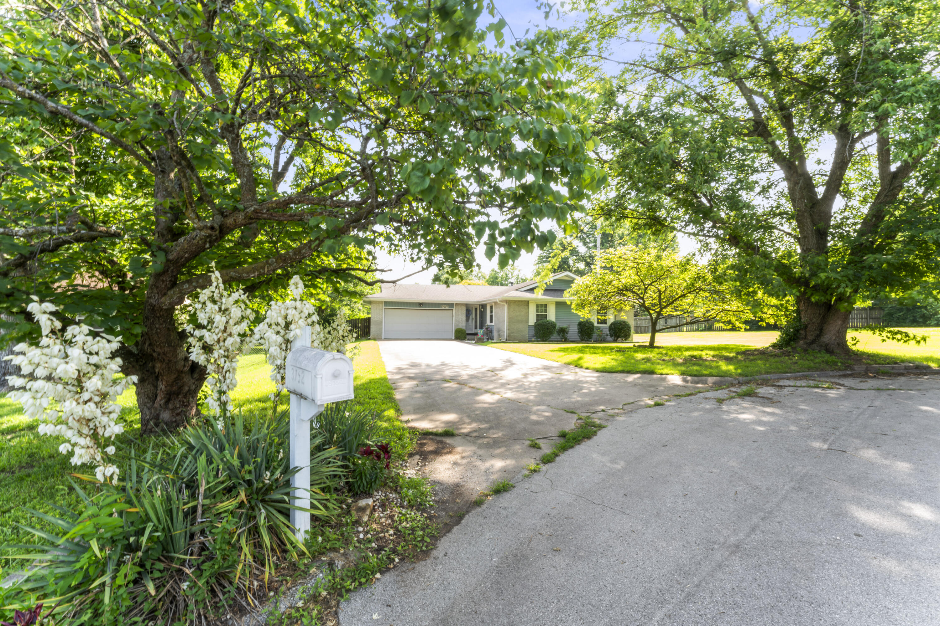 3752 South Moreland Court Property Photo 1