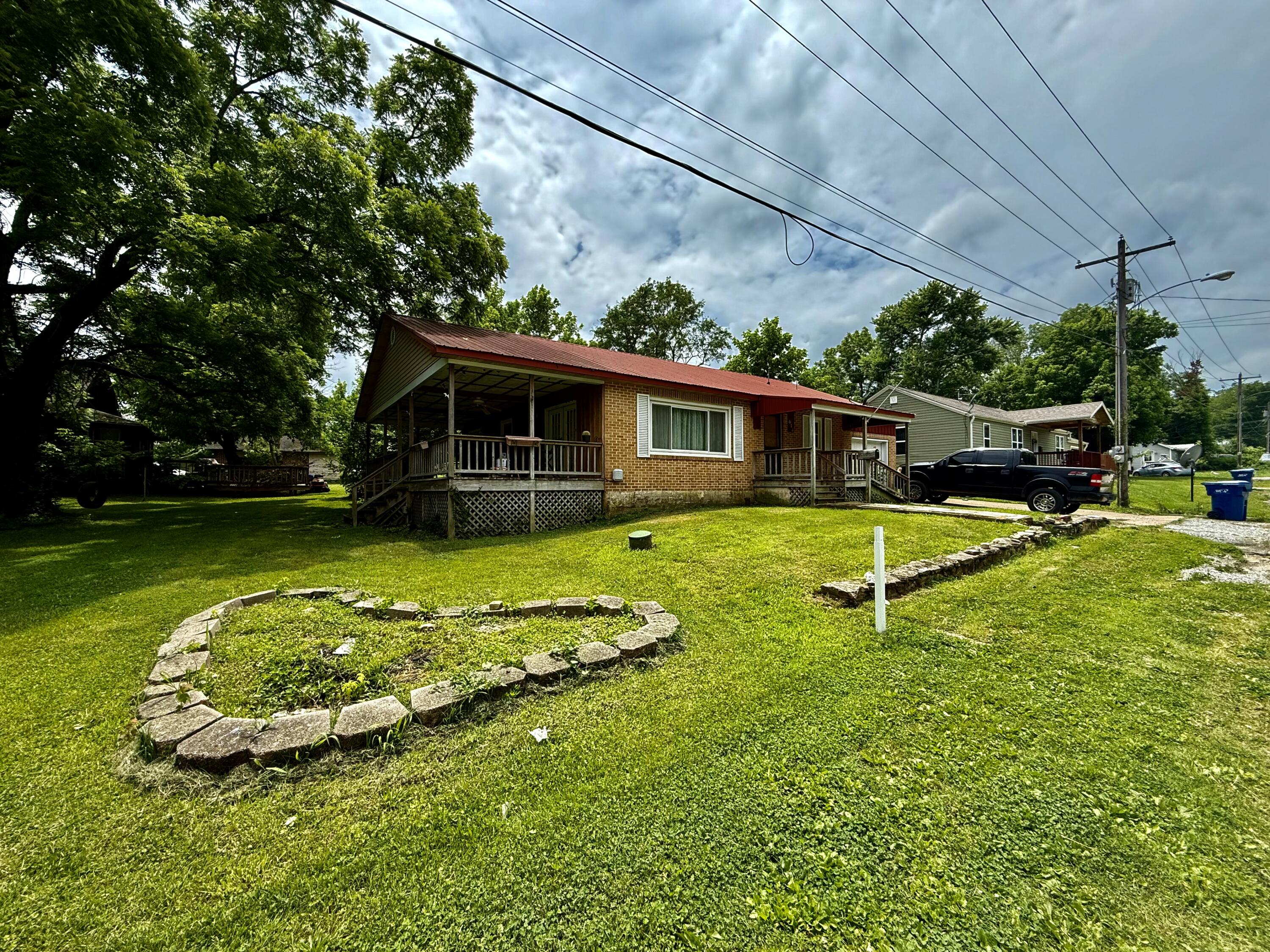 614 West Chestnut Street Property Photo 1