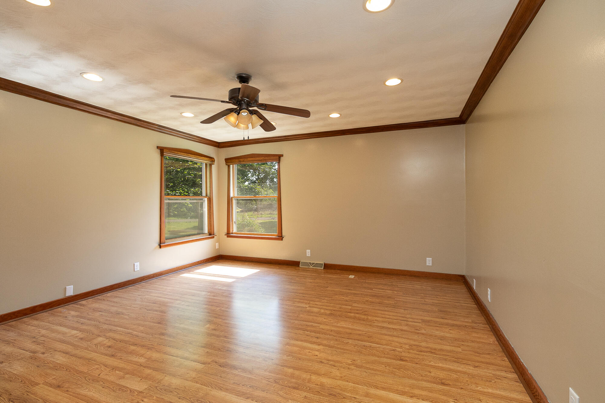 2225 North Plainview Avenue Property Photo 22