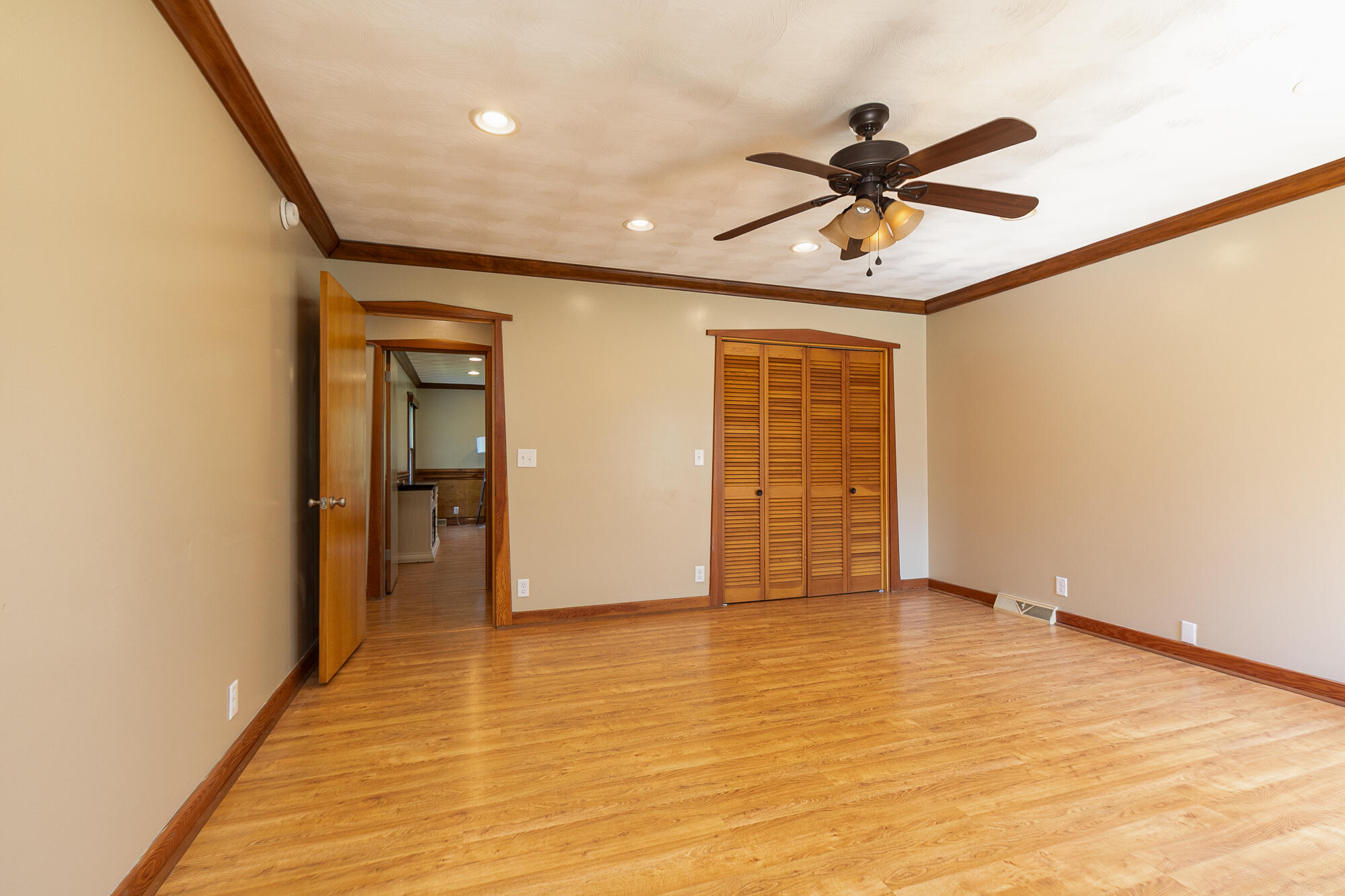 2225 North Plainview Avenue Property Photo 23