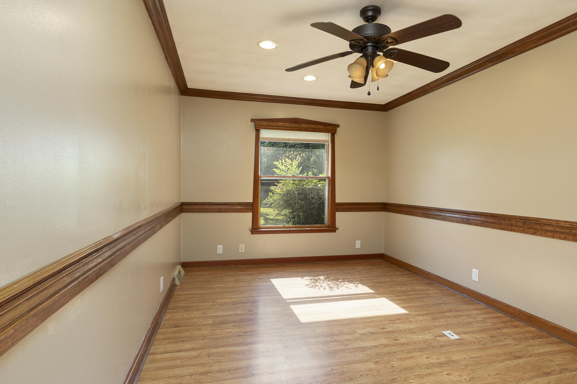 2225 North Plainview Avenue Property Photo 25