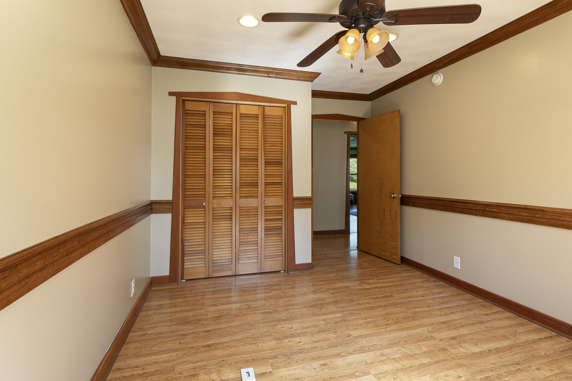 2225 North Plainview Avenue Property Photo 26