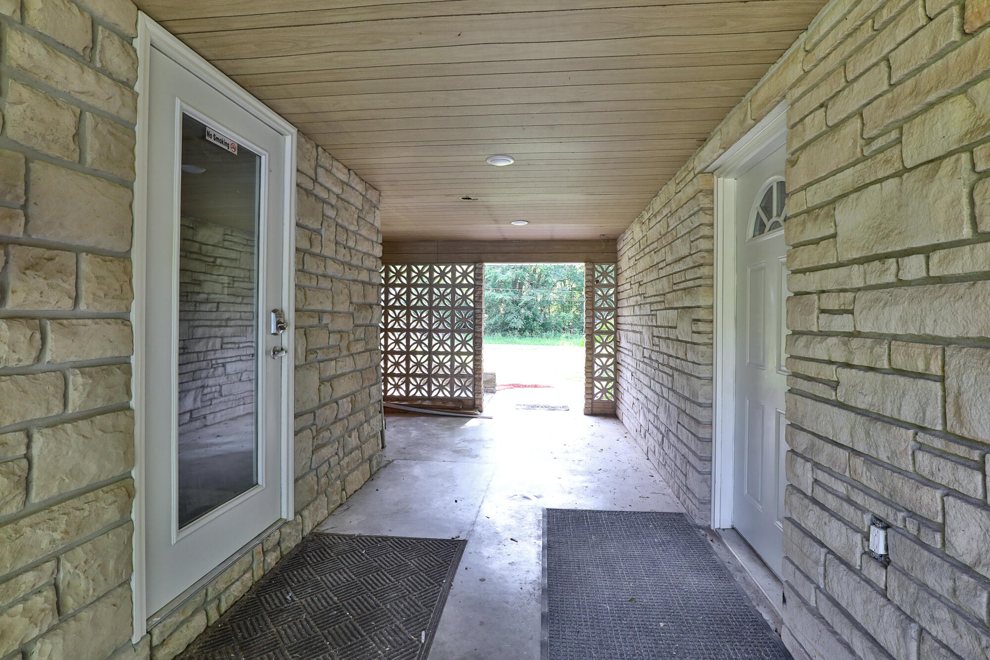 2225 North Plainview Avenue Property Photo 46