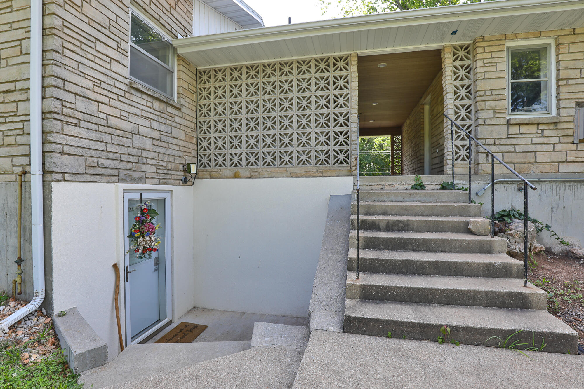 2225 North Plainview Avenue Property Photo 48