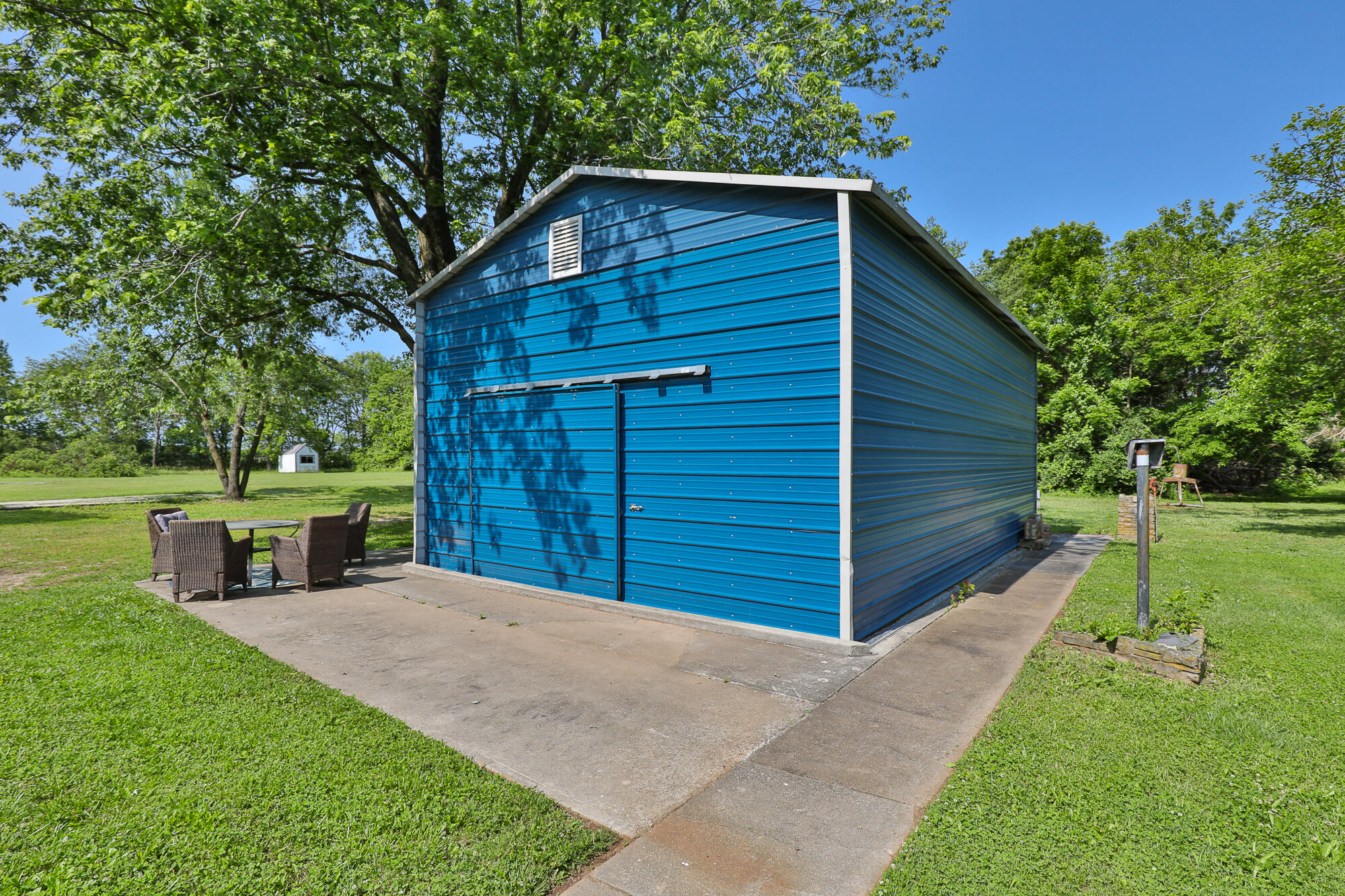 2225 North Plainview Avenue Property Photo 49