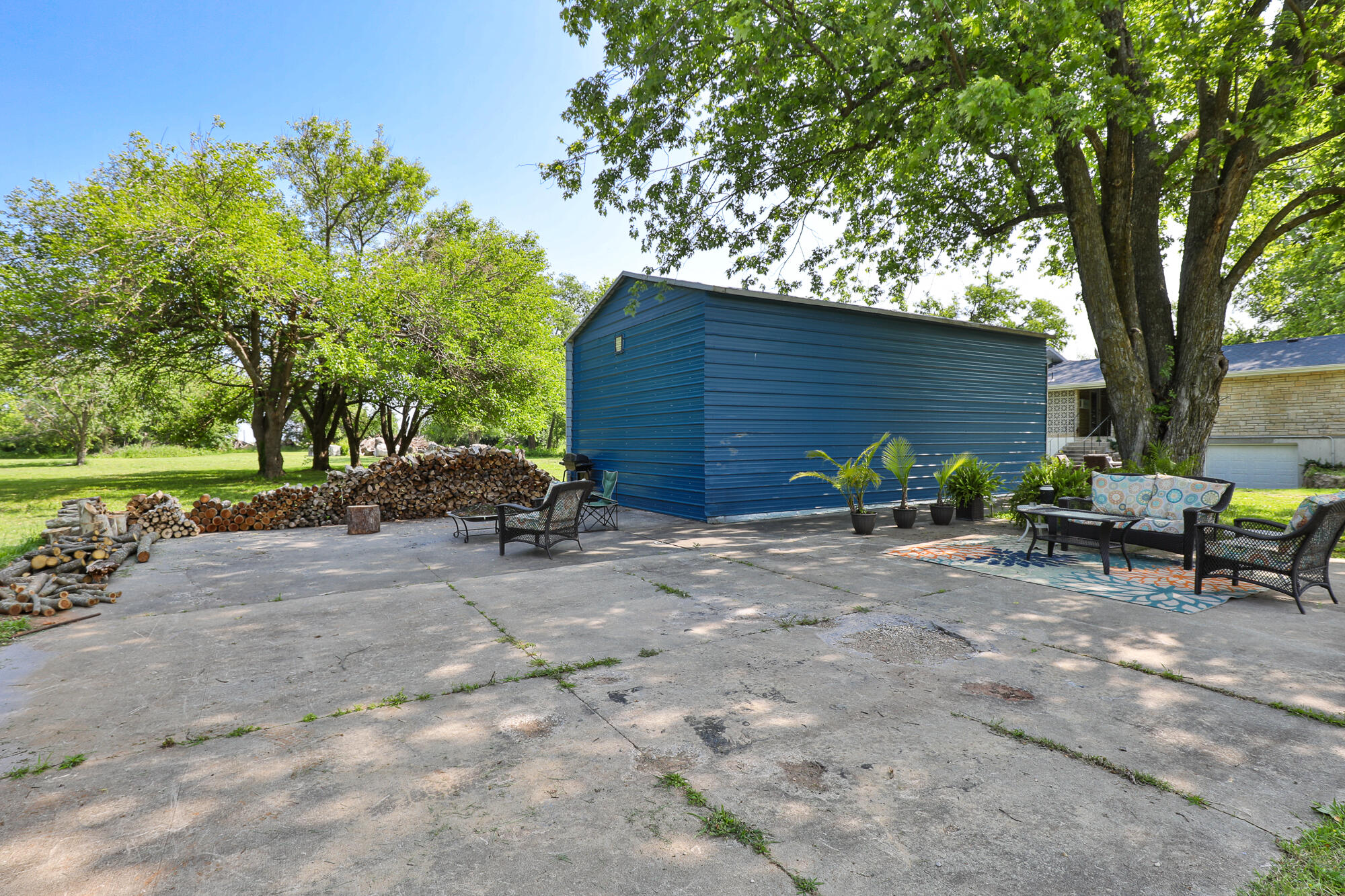 2225 North Plainview Avenue Property Photo 50